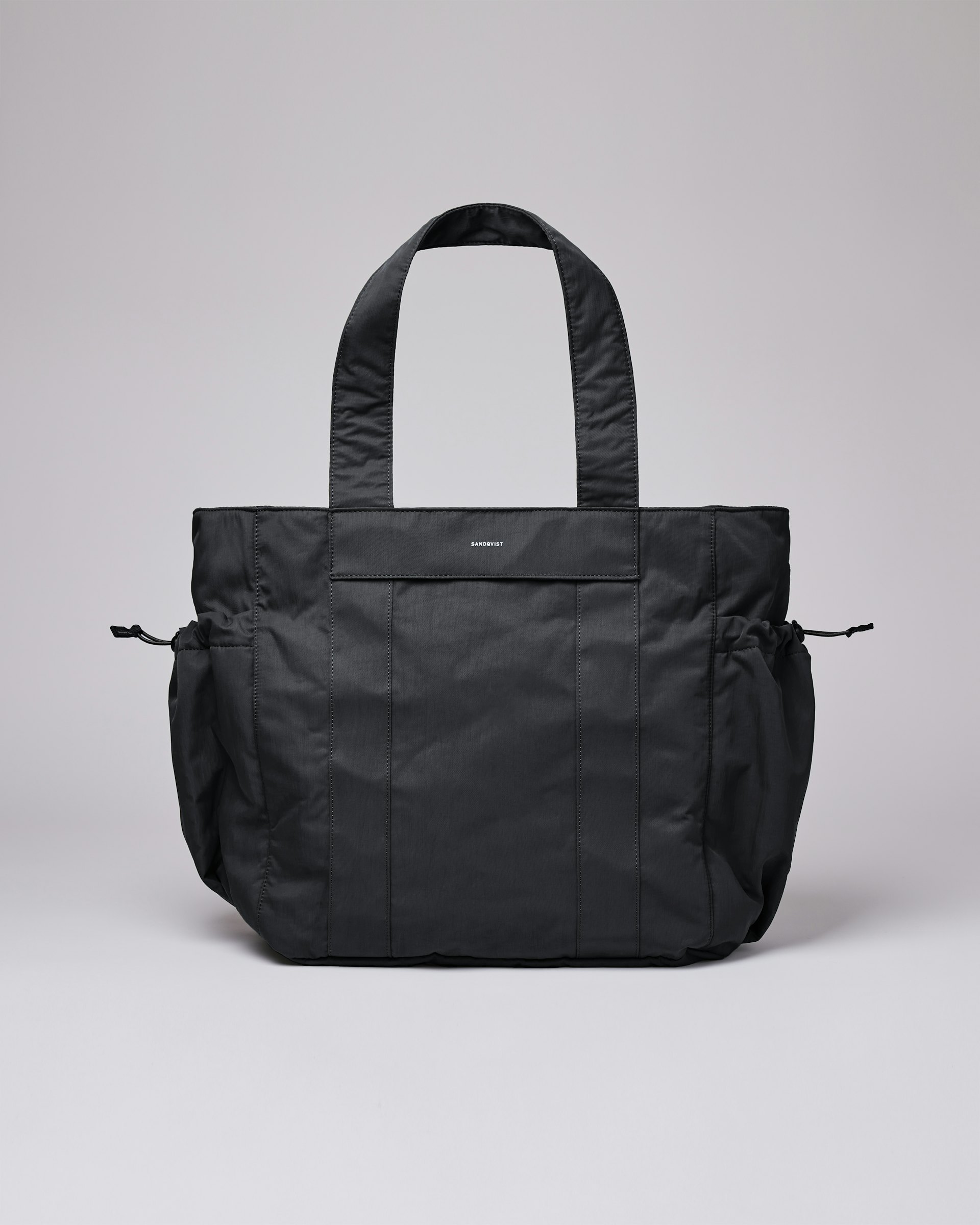 Sigrid belongs to the category Tote bags and is in color black