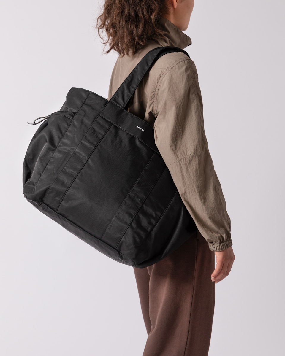 Sigrid belongs to the category Shoulder bags and is in color black (7 of 8)