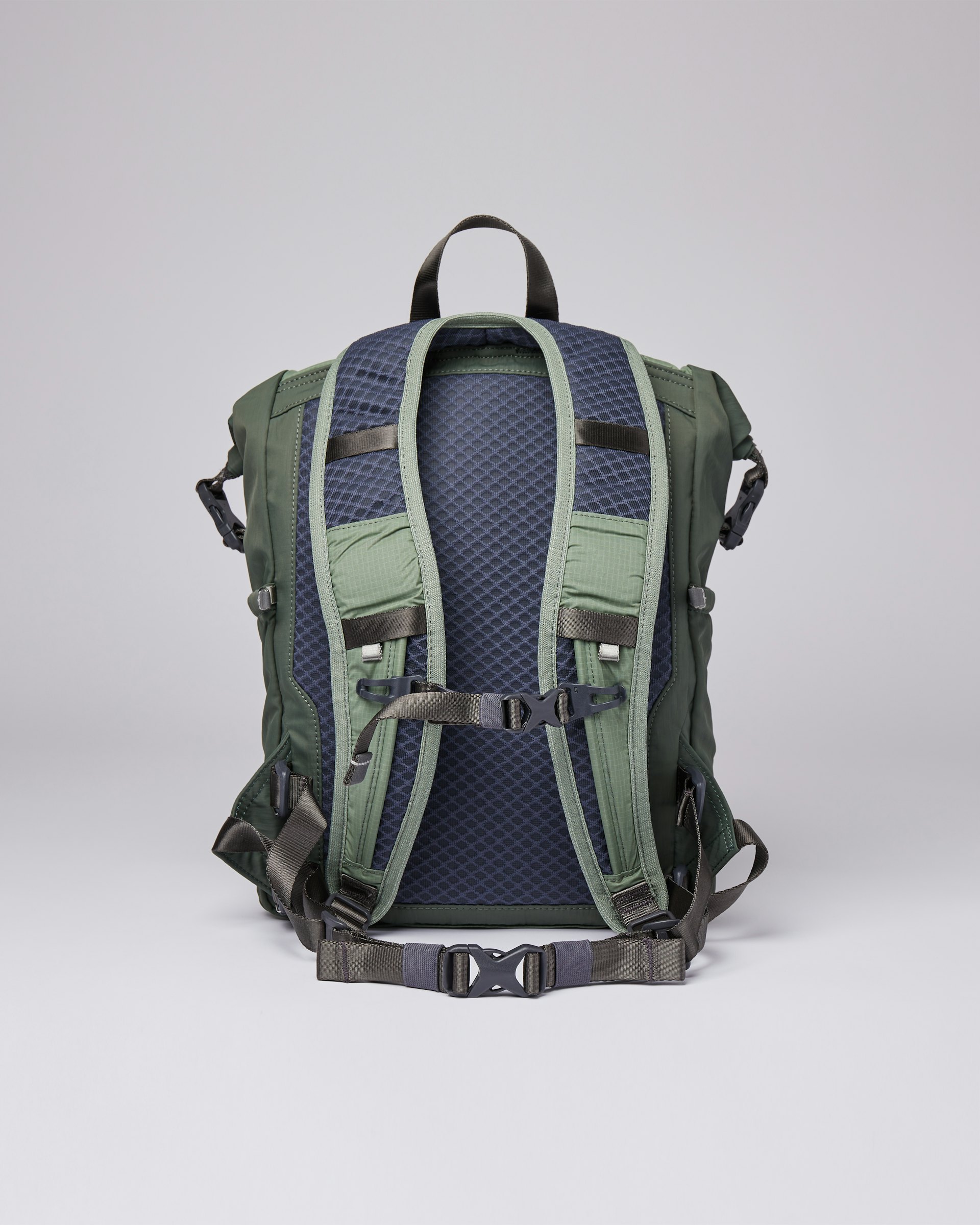 Noa belongs to the category Backpacks and is in color lichen green (3 of 7)