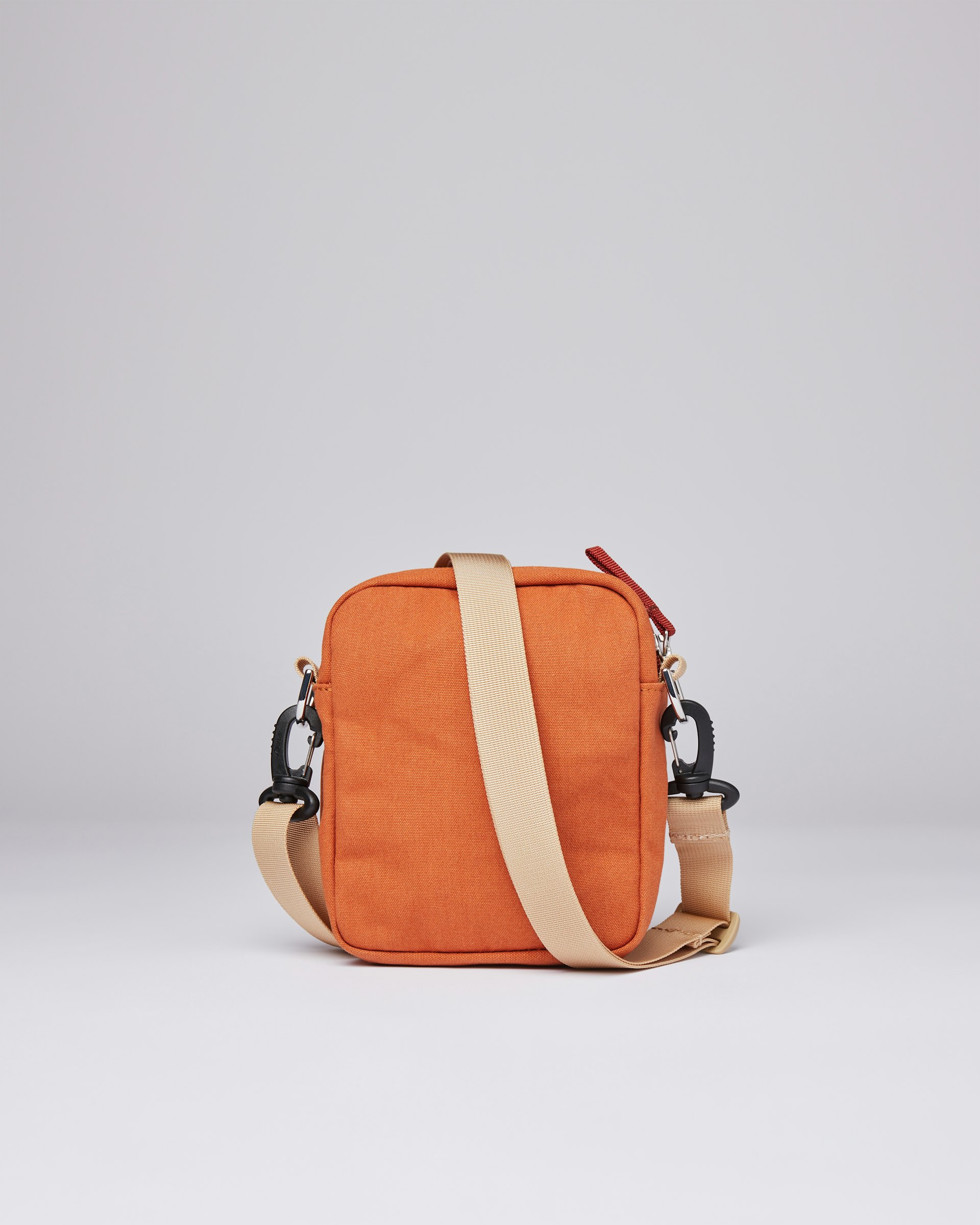 Sixten Vegan belongs to the category Shoulder bags and is in color orange with orange webbing (3 of 5)