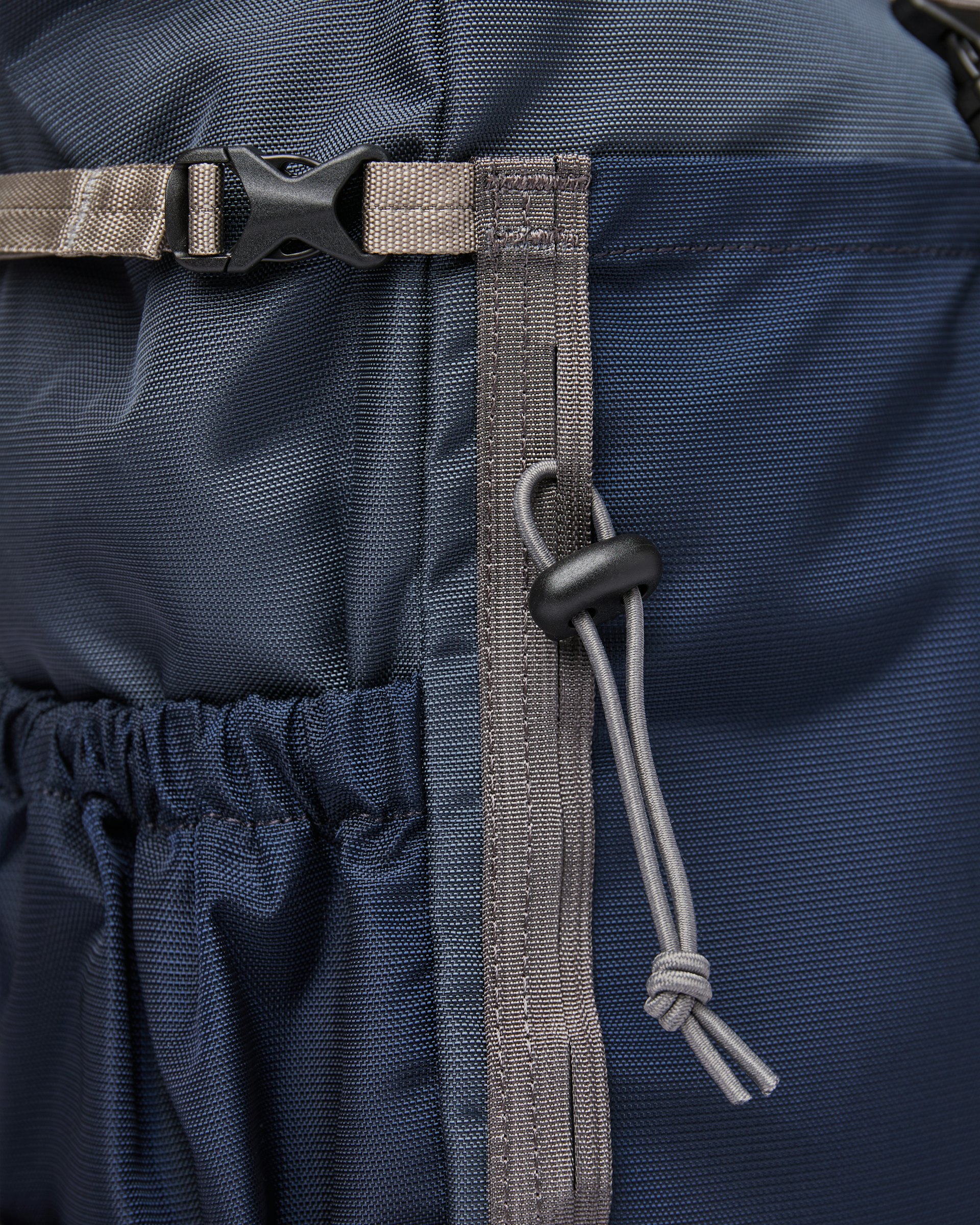 Forest Hike belongs to the category Backpacks and is in color steel blue & navy (5 of 7)