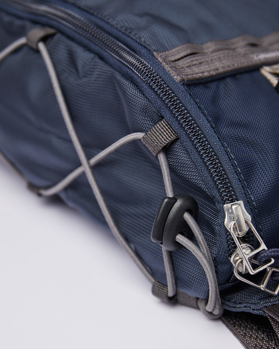 Allterrain Hike belongs to the category Bum bags and is in color steel blue & navy (4 of 8)