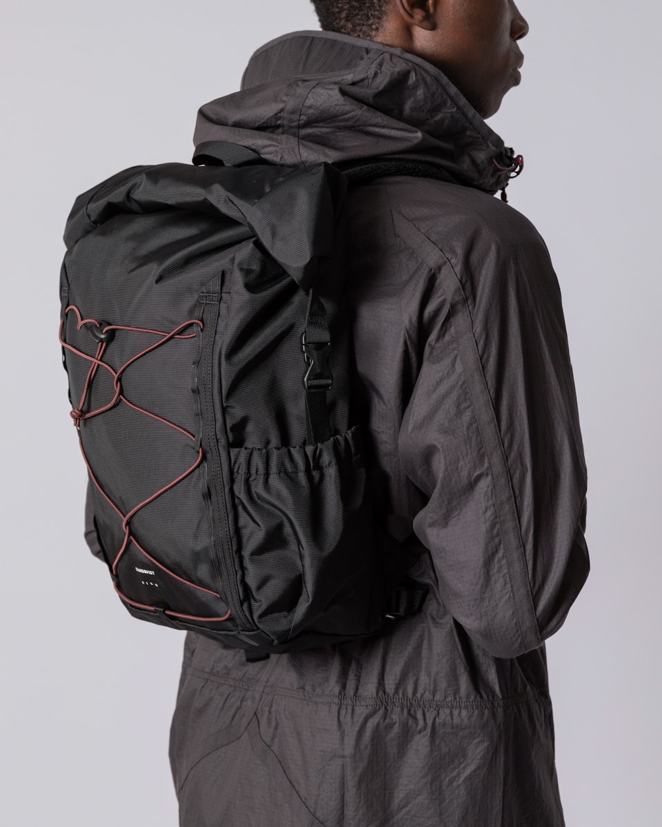 Valley Hike belongs to the category Backpacks and is in color black (7 of 7)