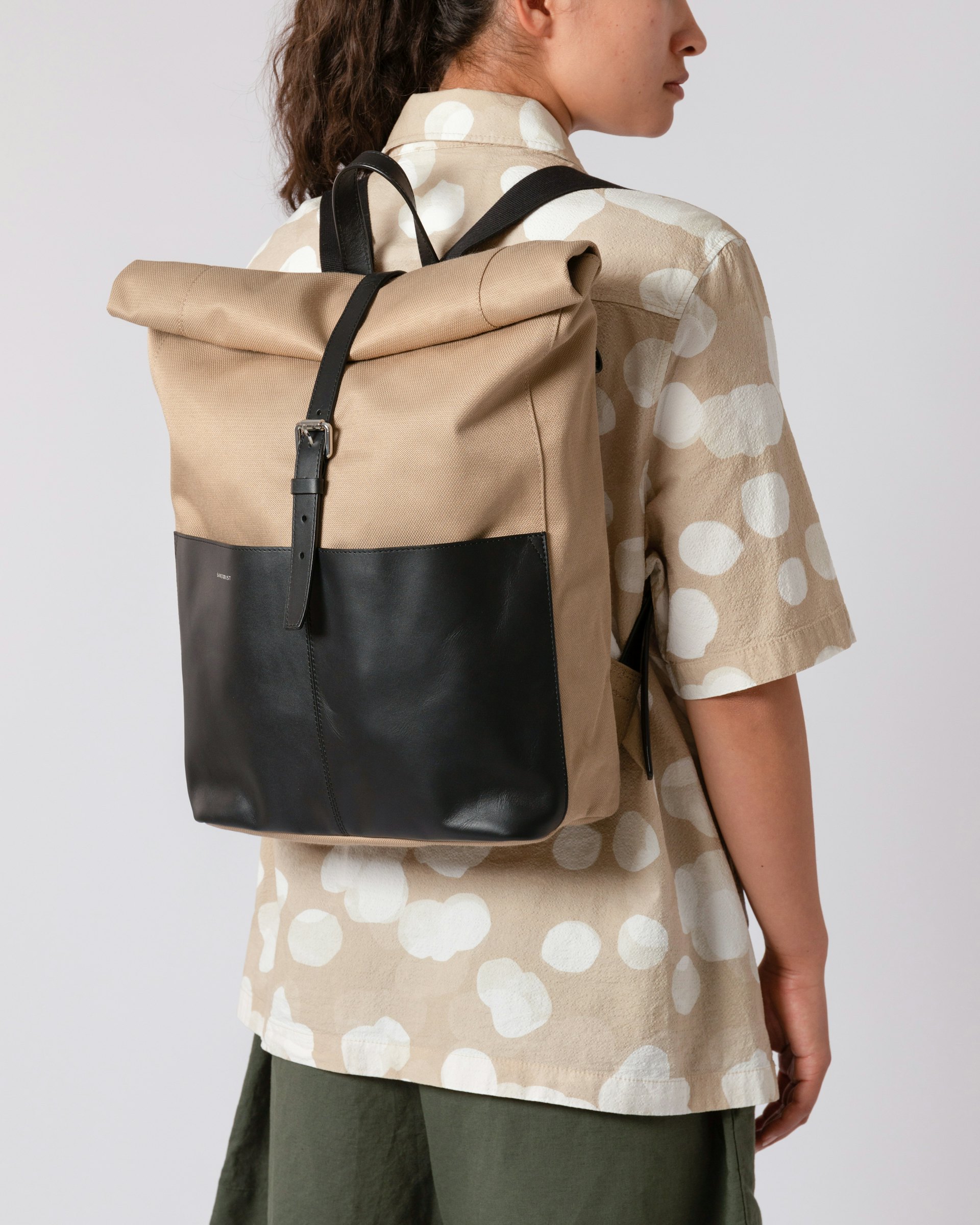 Antonia twill belongs to the category Backpacks and is in color black & beige (7 of 7)