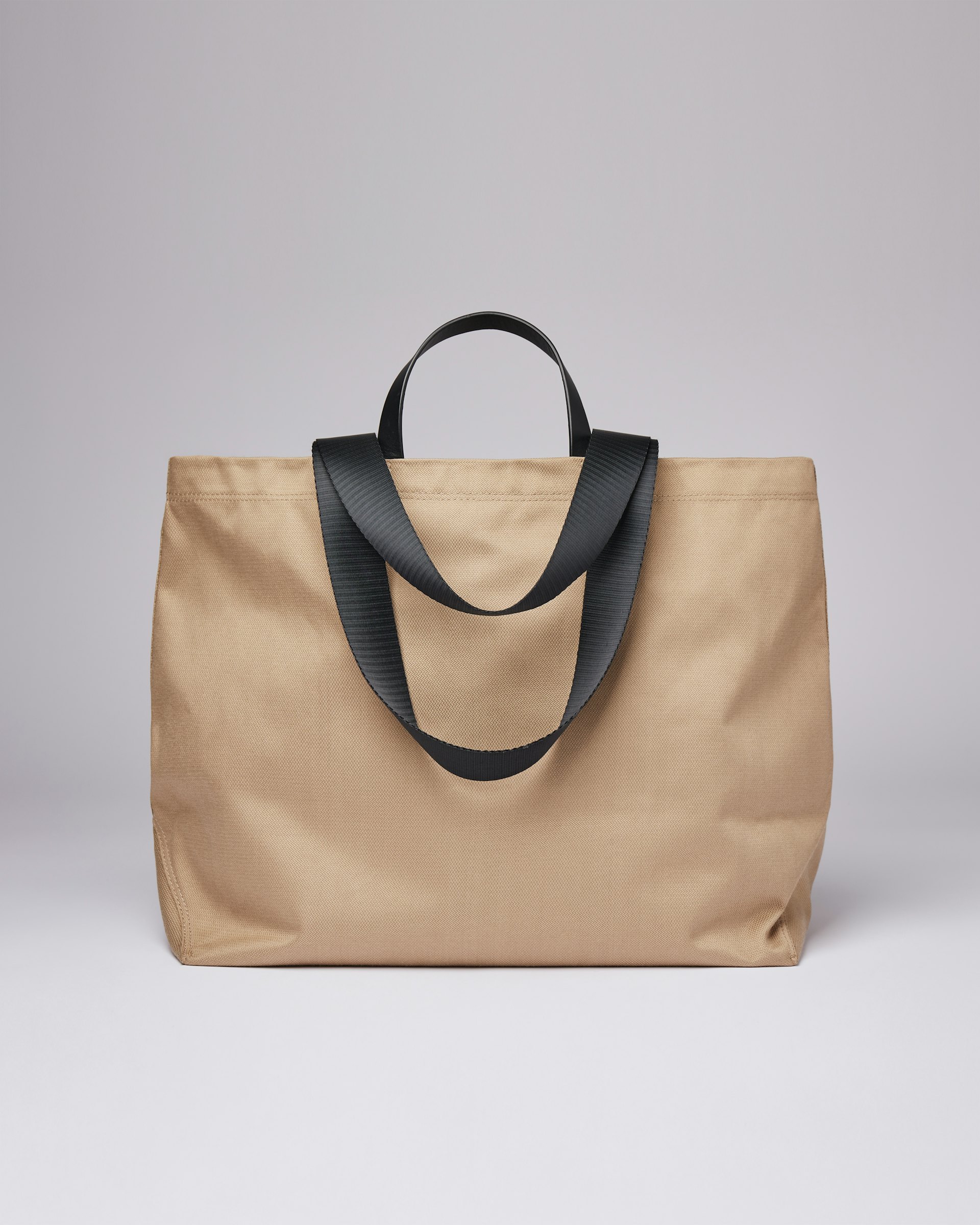 Agnes belongs to the category Tote bags and is in color black & beige (3 of 7)