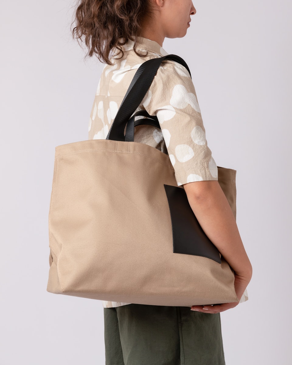 Agnes belongs to the category Tote bags and is in color black & beige (7 of 8)