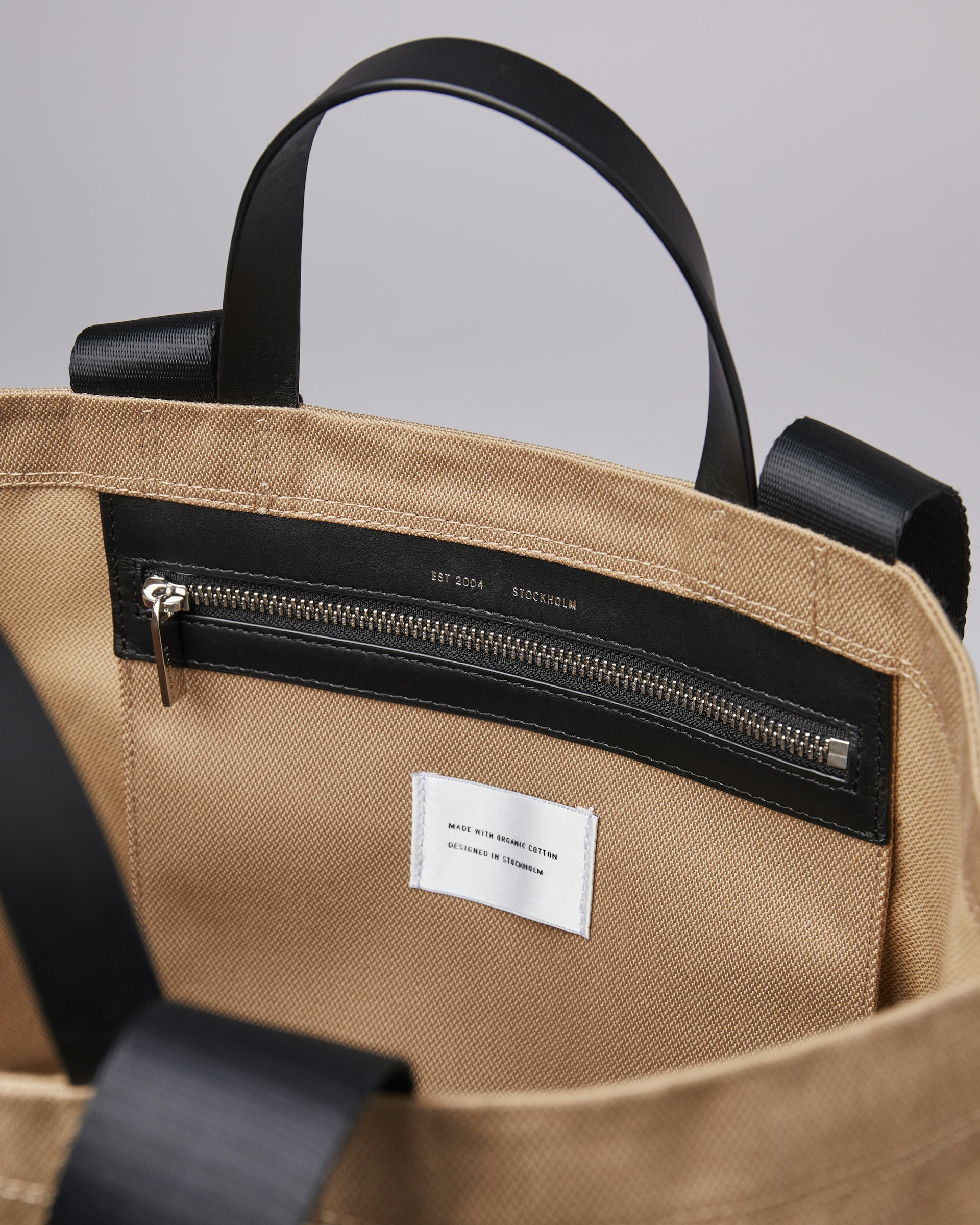 Agnes belongs to the category Tote bags and is in color black & beige (6 of 7)