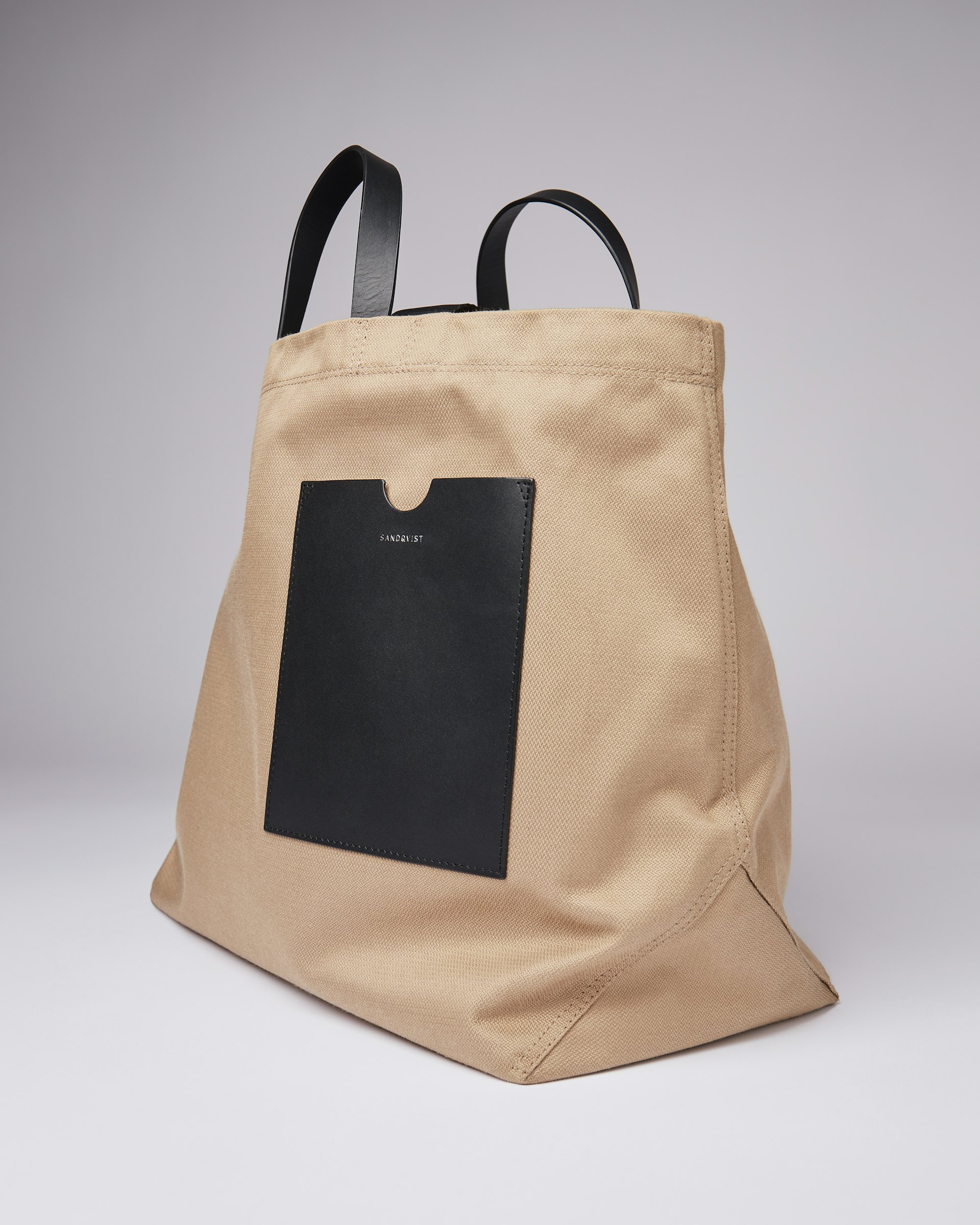 Agnes belongs to the category Tote bags and is in color black & beige (4 of 7)