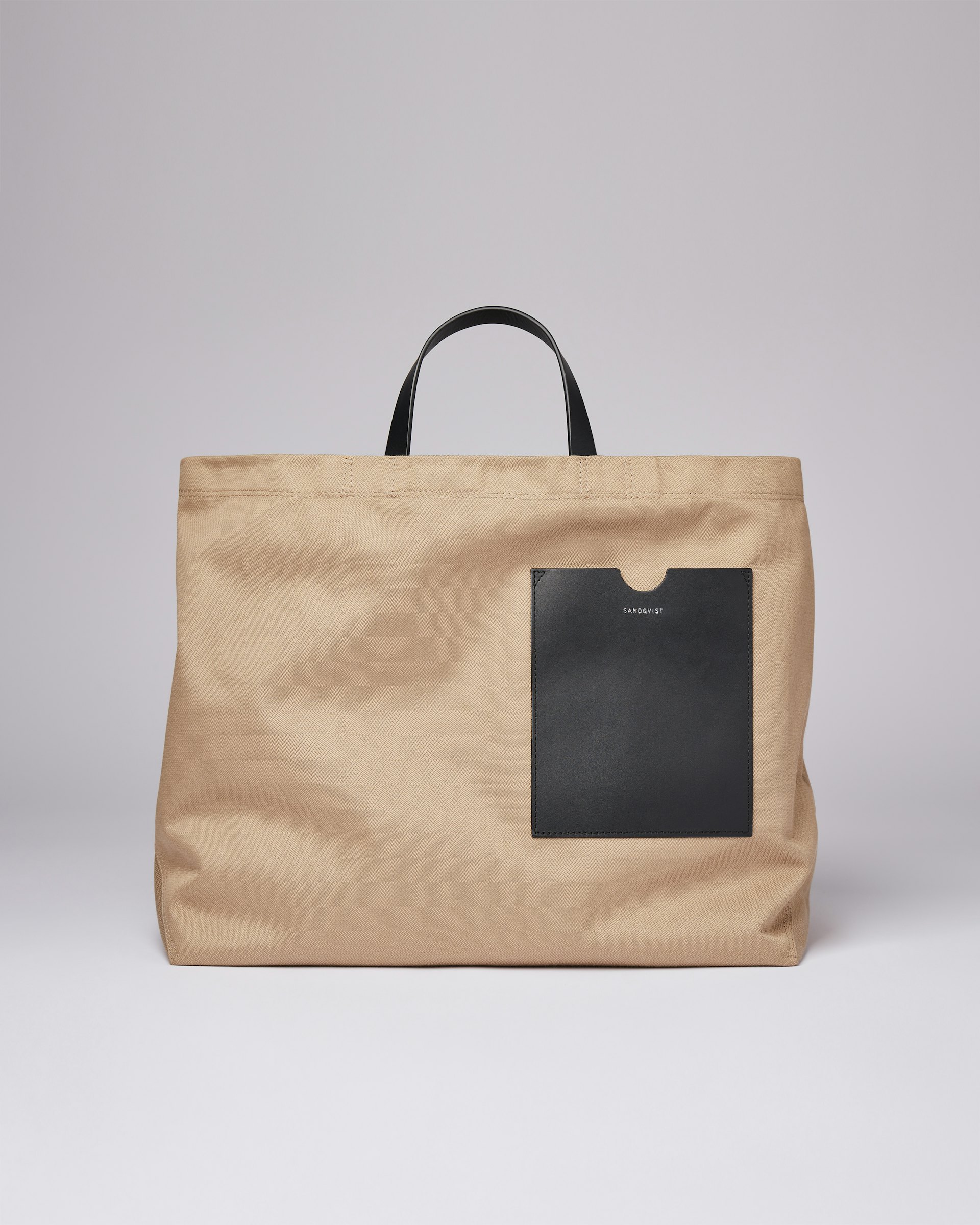 Agnes belongs to the category Tote bags and is in color black & beige (1 of 7)