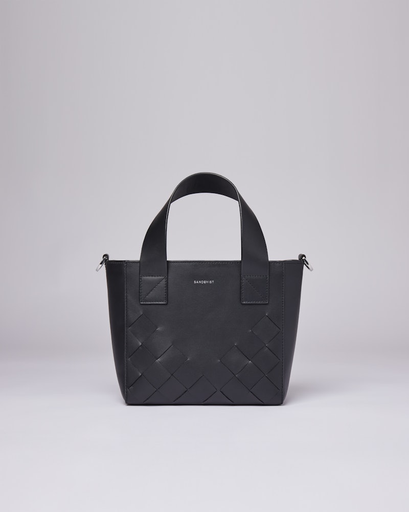 Cecilia weave belongs to the category Schultertaschen and is in color black