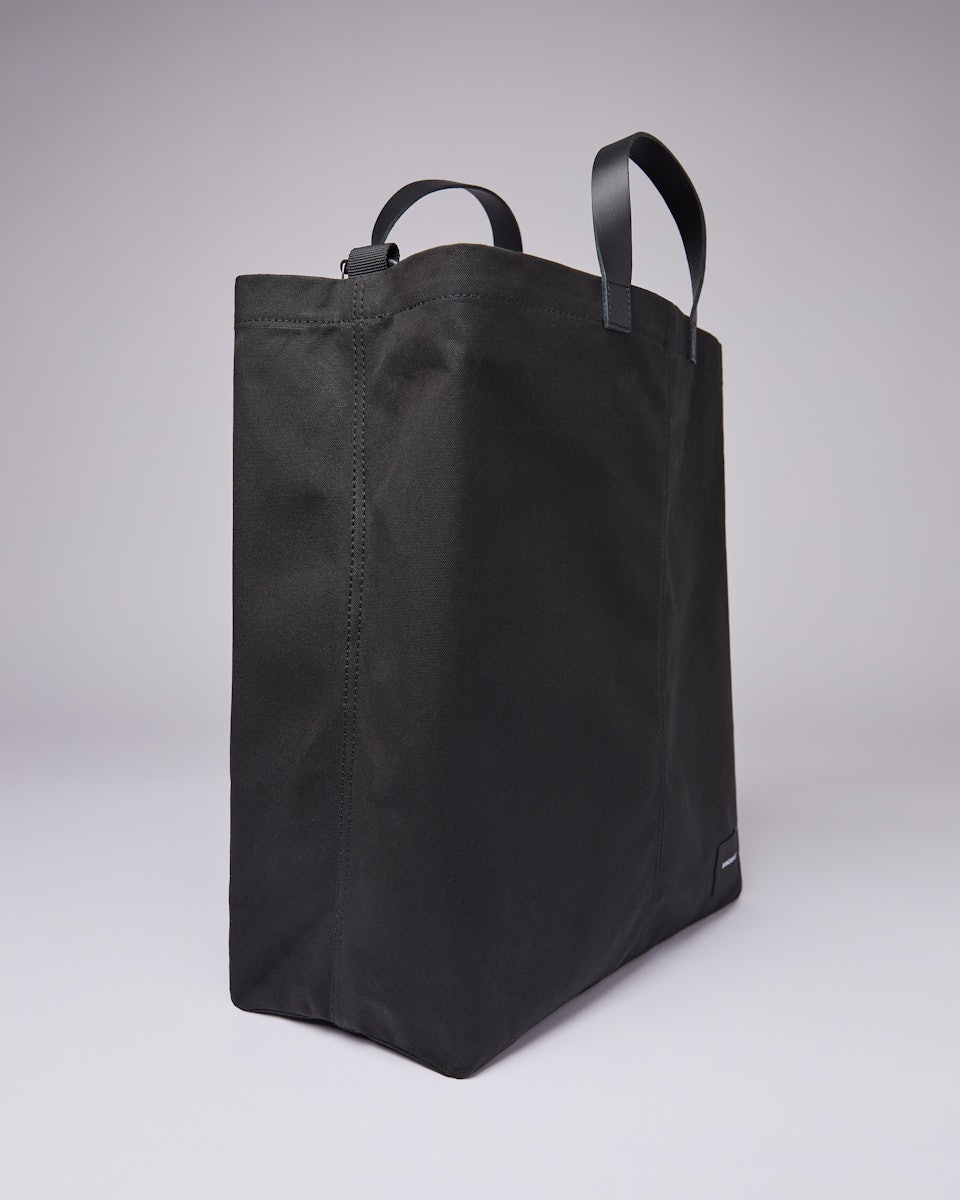 Frankie belongs to the category Tote bags and is in color black (4 of 7)