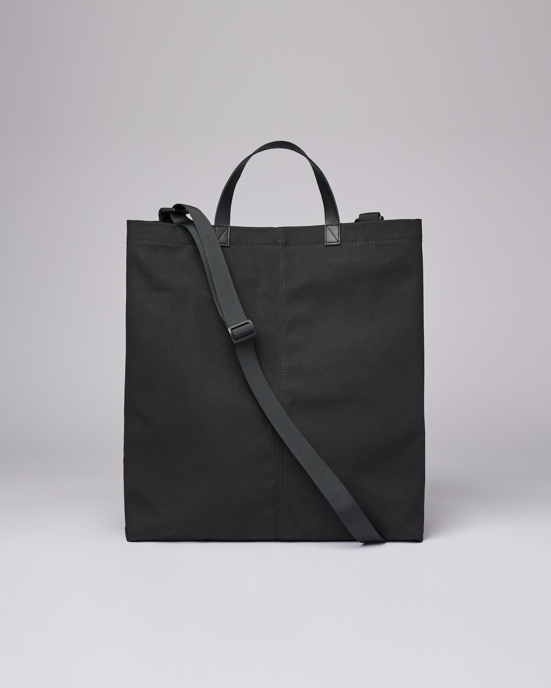 Frankie belongs to the category Tote bags and is in color black (3 of 7)