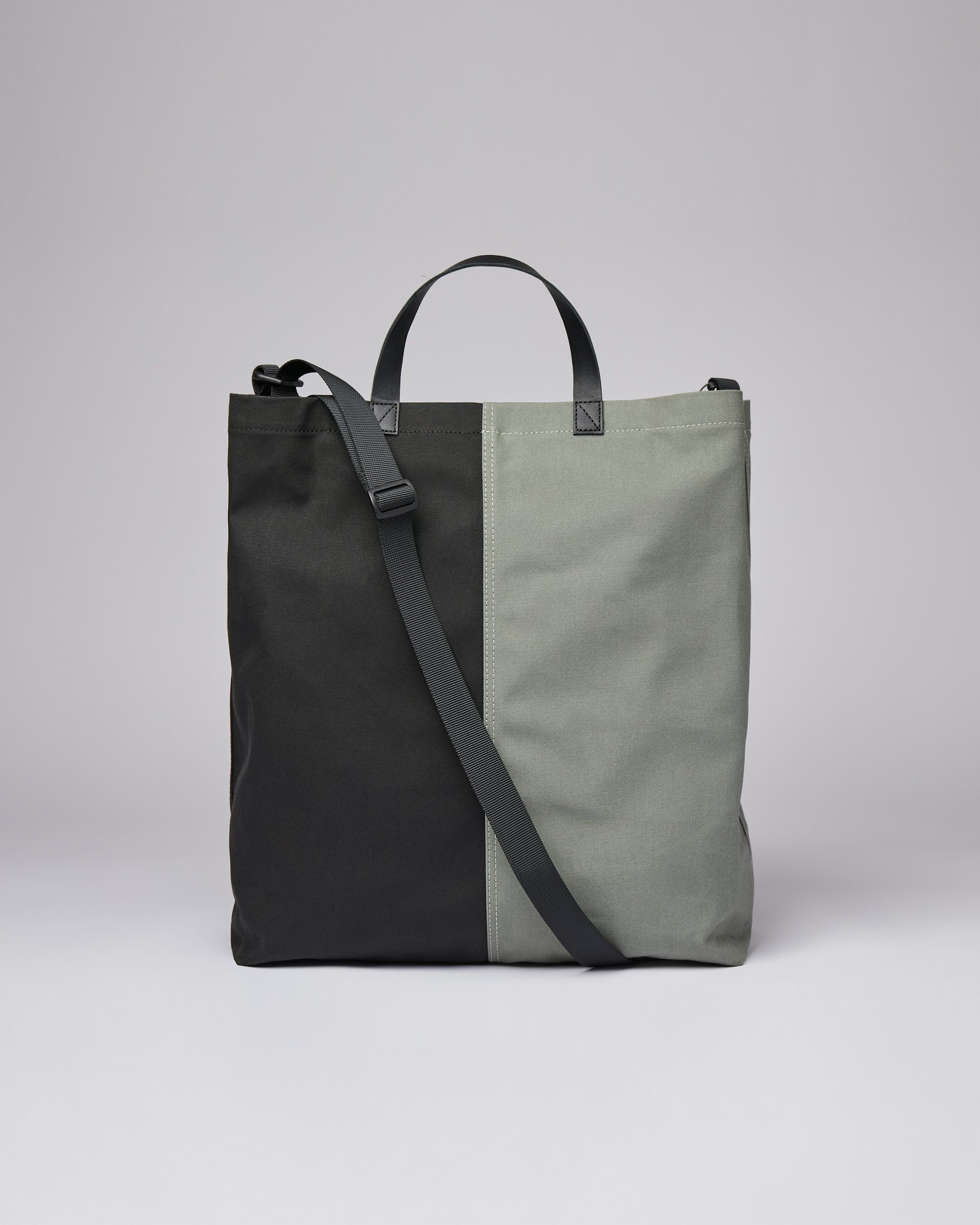 Frankie belongs to the category Tote bags and is in color black & dusty green (3 of 7)