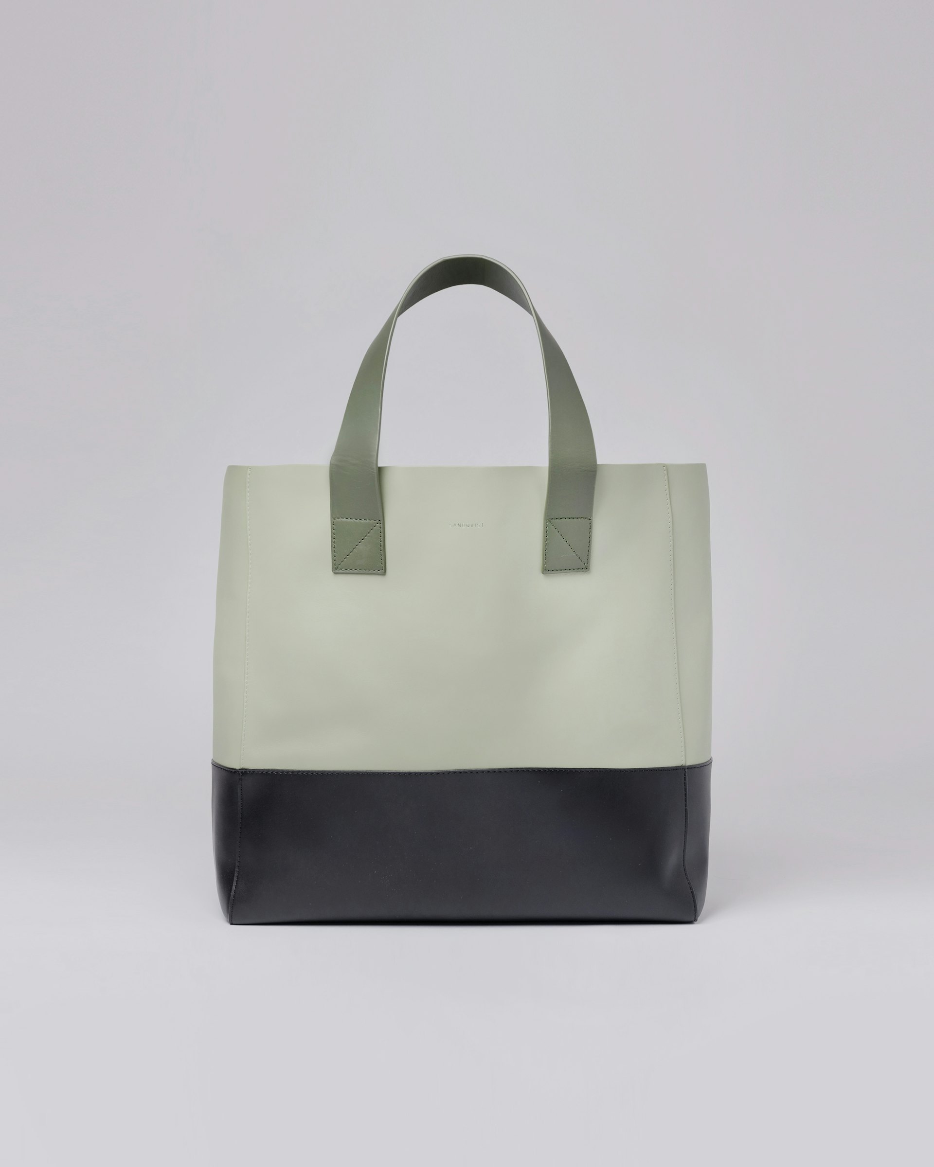 Iris belongs to the category Shoulder bags and is in color green & green (1 of 4)