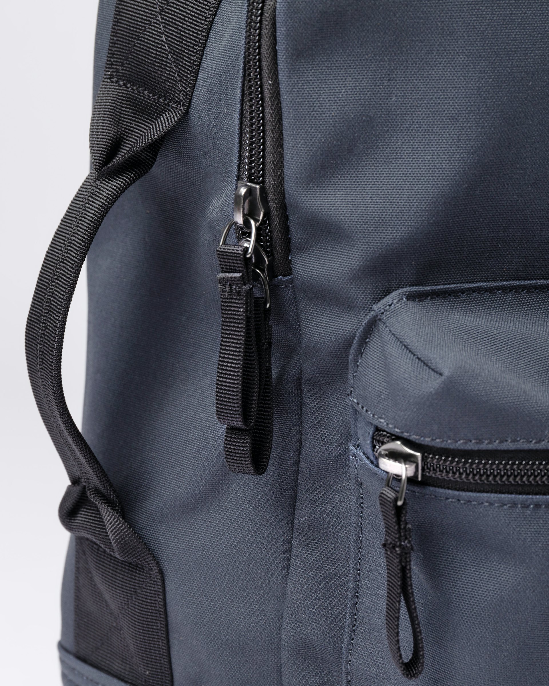 August belongs to the category Backpacks and is in color navy (3 of 4)