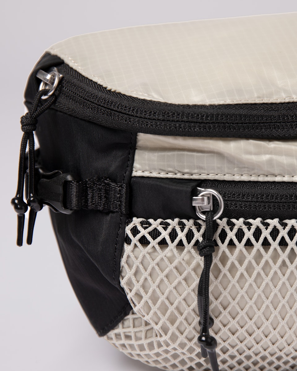 Lo belongs to the category Bum bags and is in color black & pale birch (5 of 7)