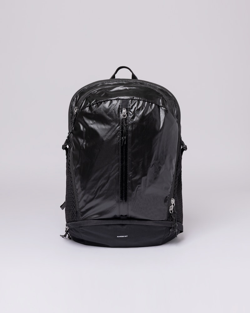 Bo appartient à la catégorie Backpacks et est en couleur black