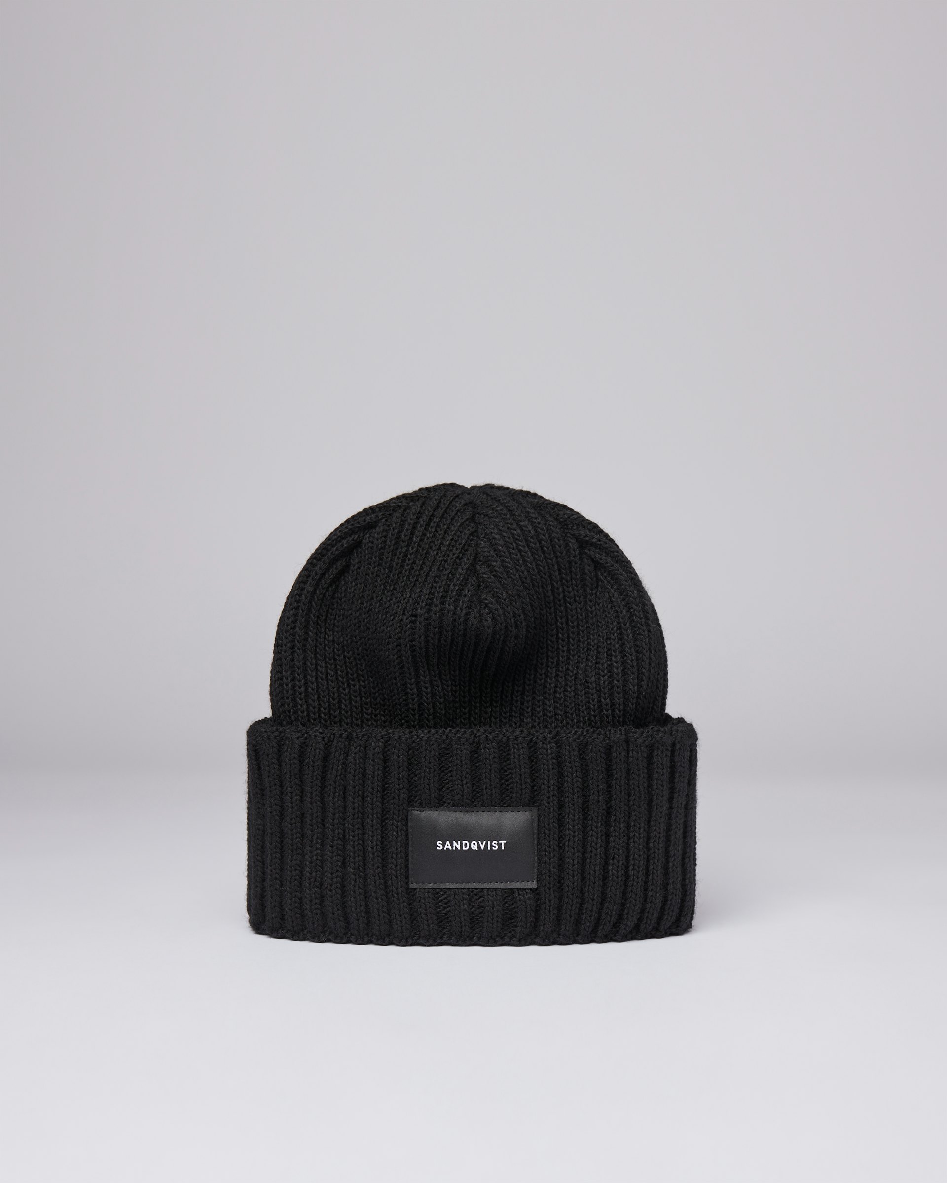 Knitted cap belongs to the category Items and is in color black (1 of 3)