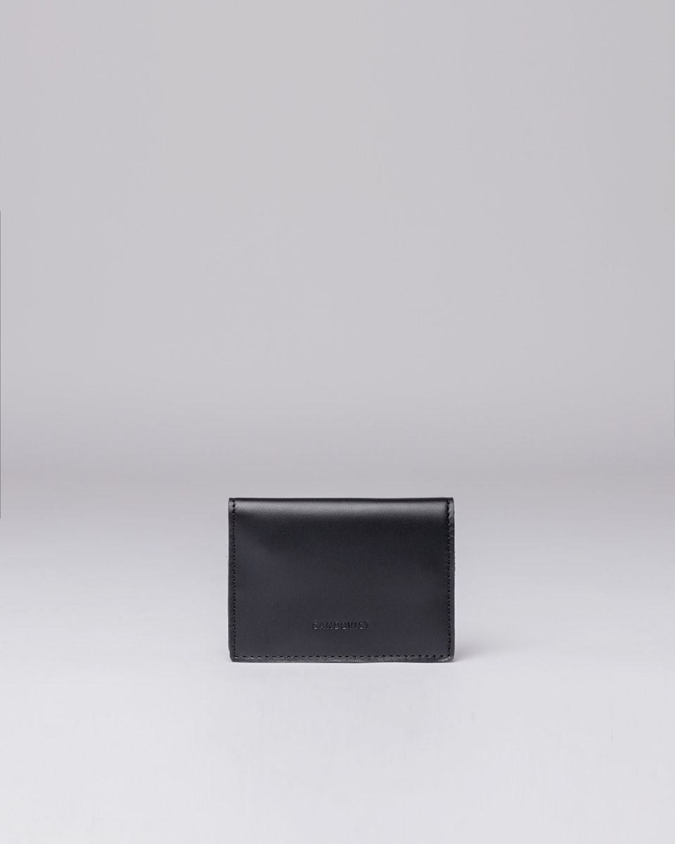 Noomi belongs to the category Wallets and is in color black (1 of 3)