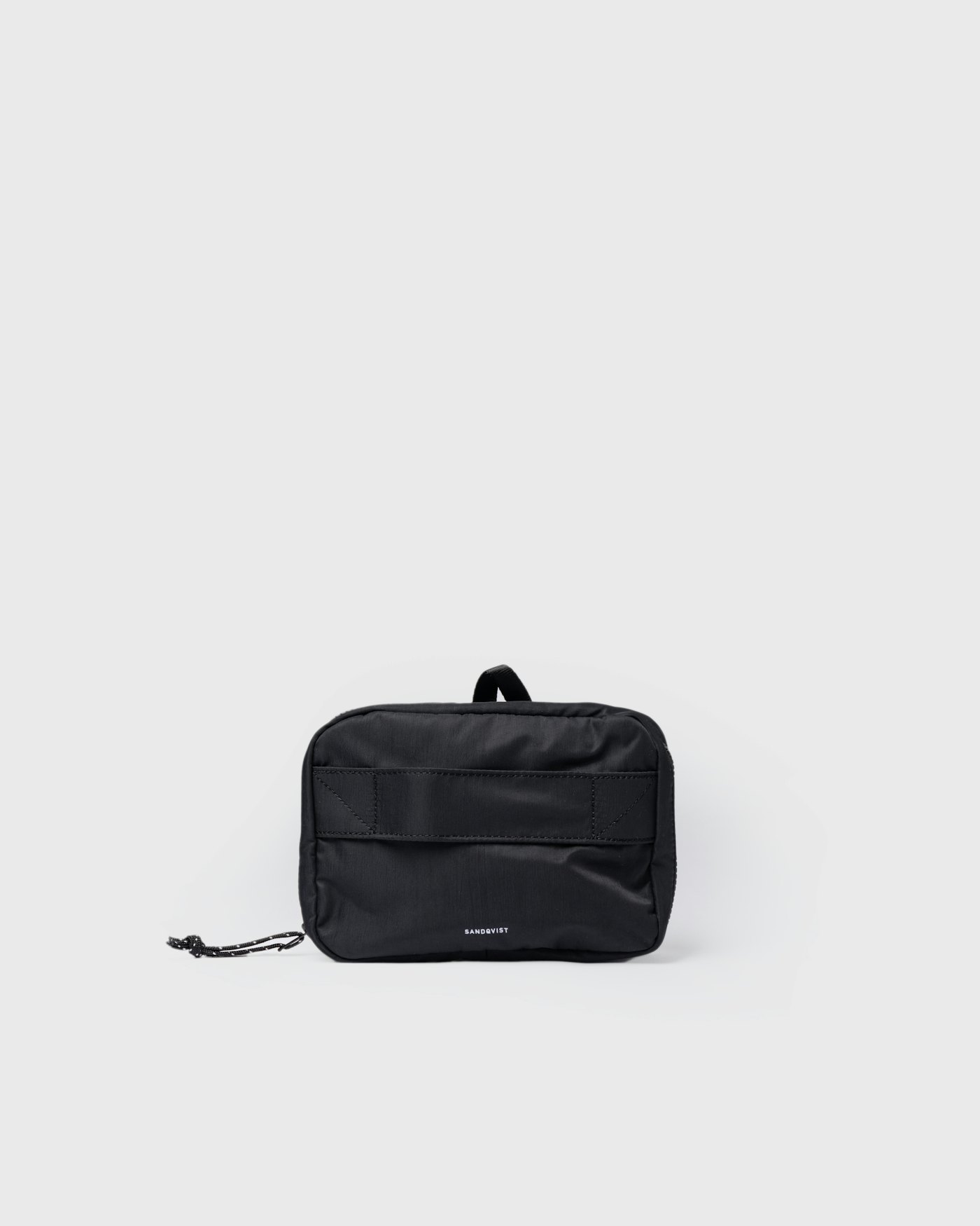 Everyday wash bag är i färgen svart (1 av 3)