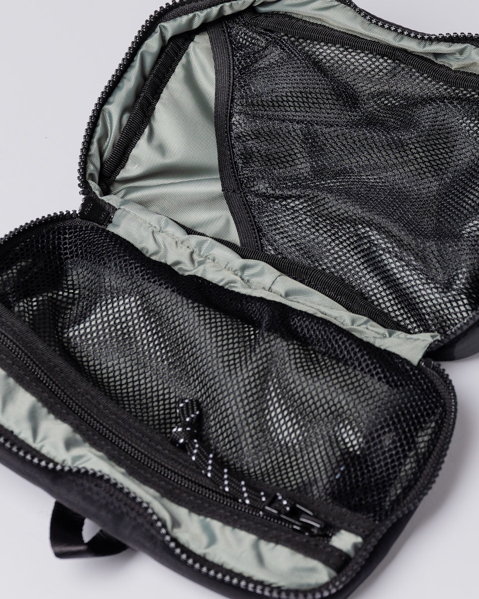 Everyday wash bag appartient à la catégorie Accessoires de voyage et est en couleur noir (3 de 3)