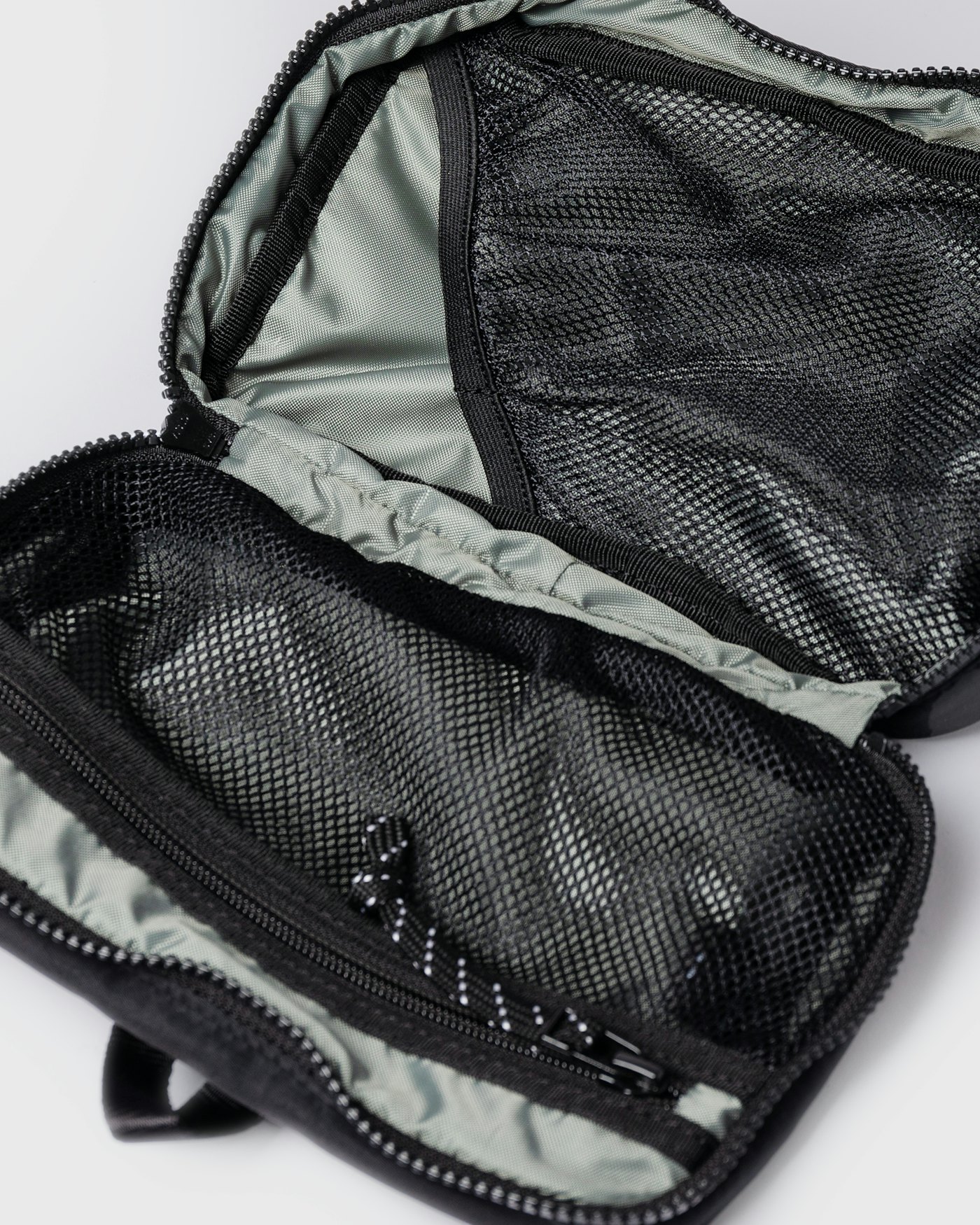 Everyday wash bag är i färgen svart (3 av 3)