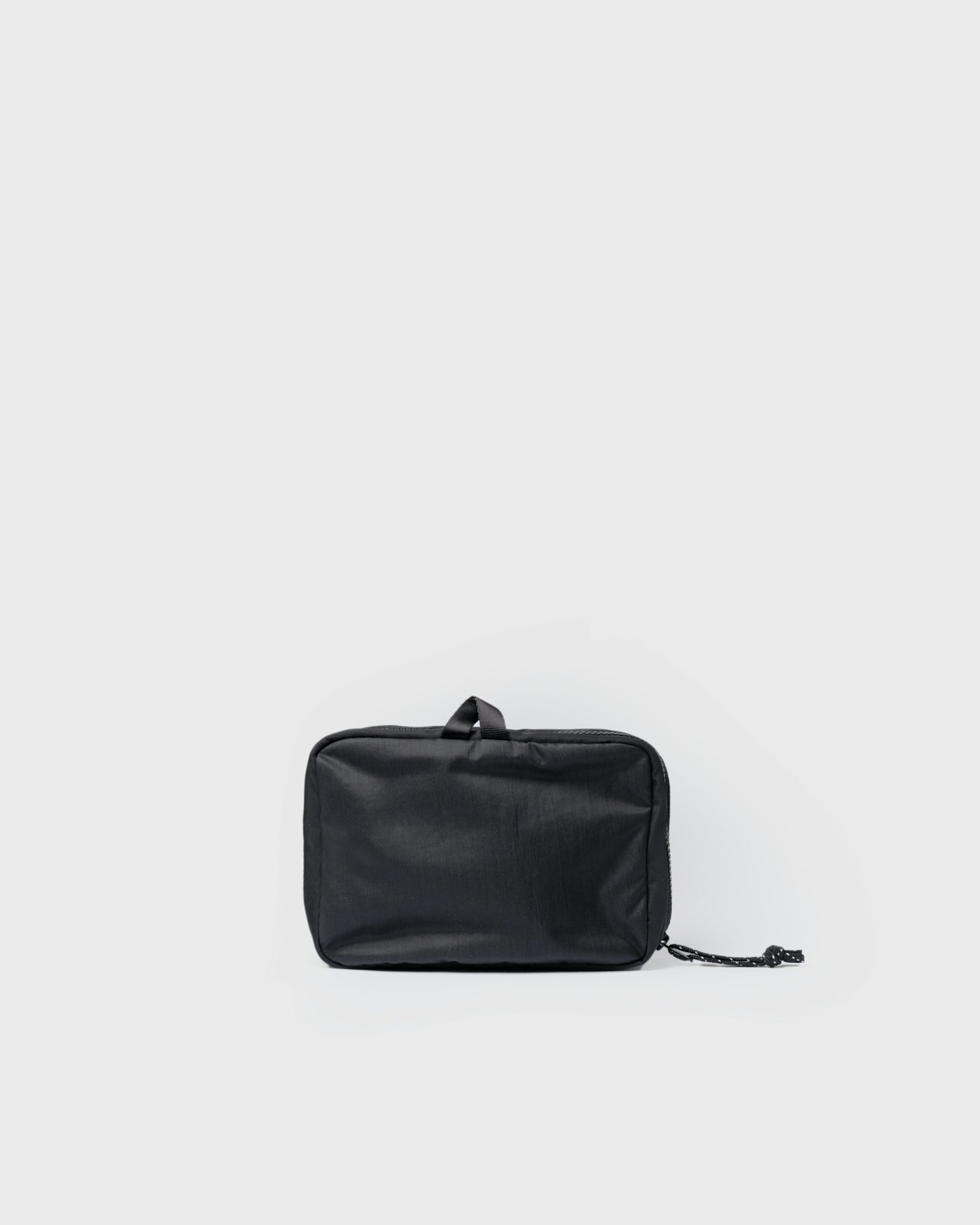 Everyday wash bag är i färgen svart (2 av 3)