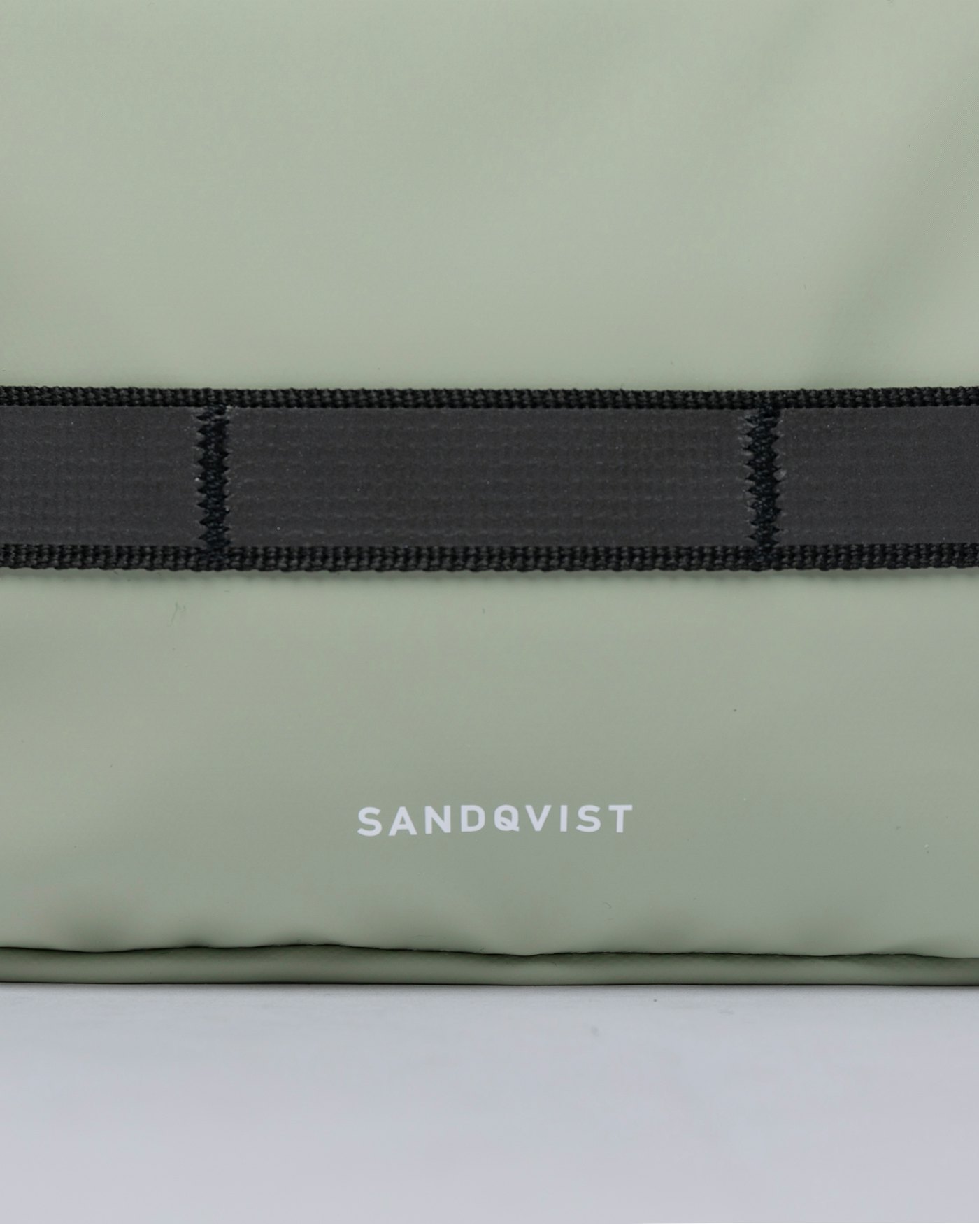 Uno är i färgen dagg-grön (2 av 7)