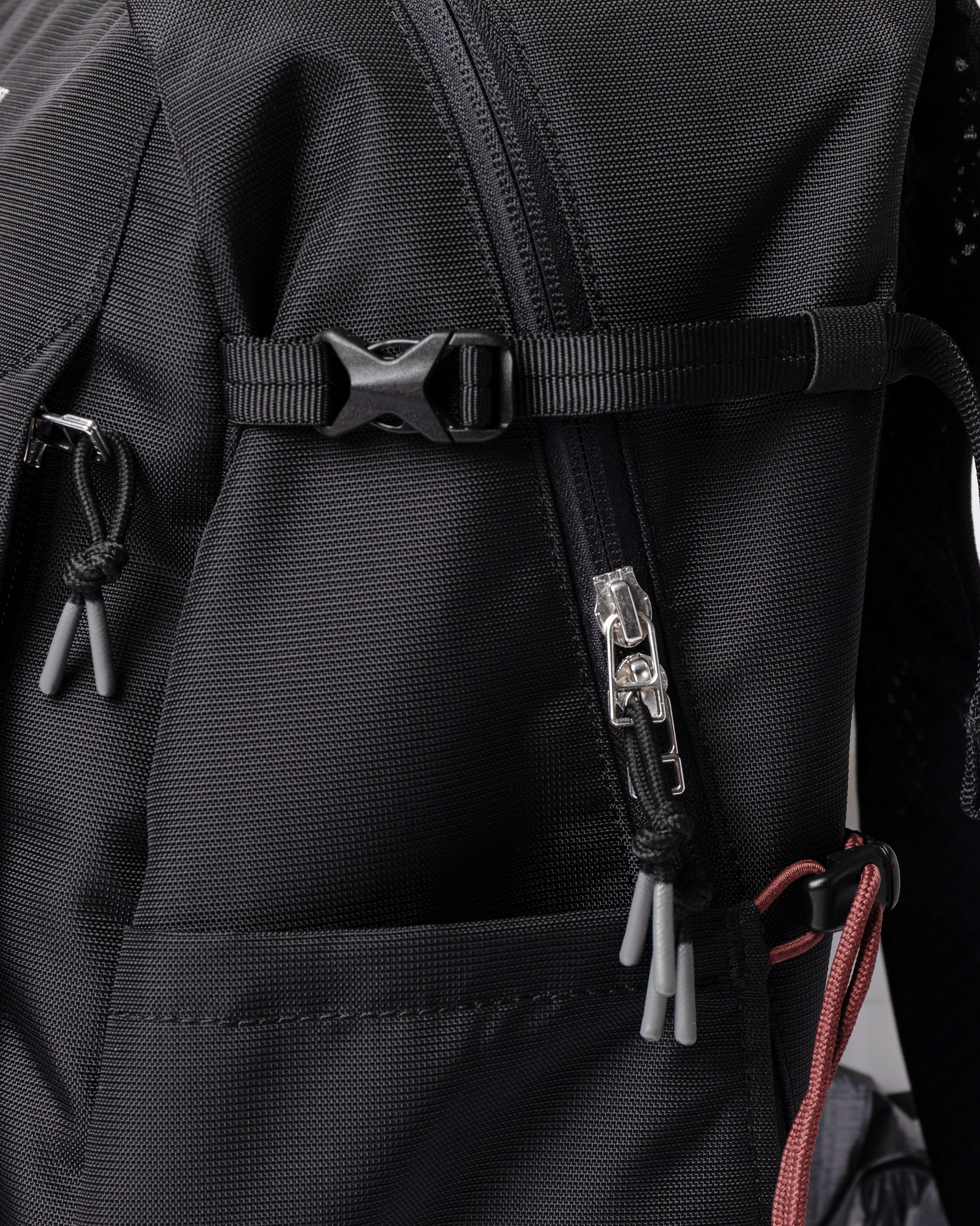バックパック・リュック SANDQVIST Women Backpacks RIDGE HIKE SQA2081 BLACK Black Ridge Hike - Backpack - Black | Sandqvist