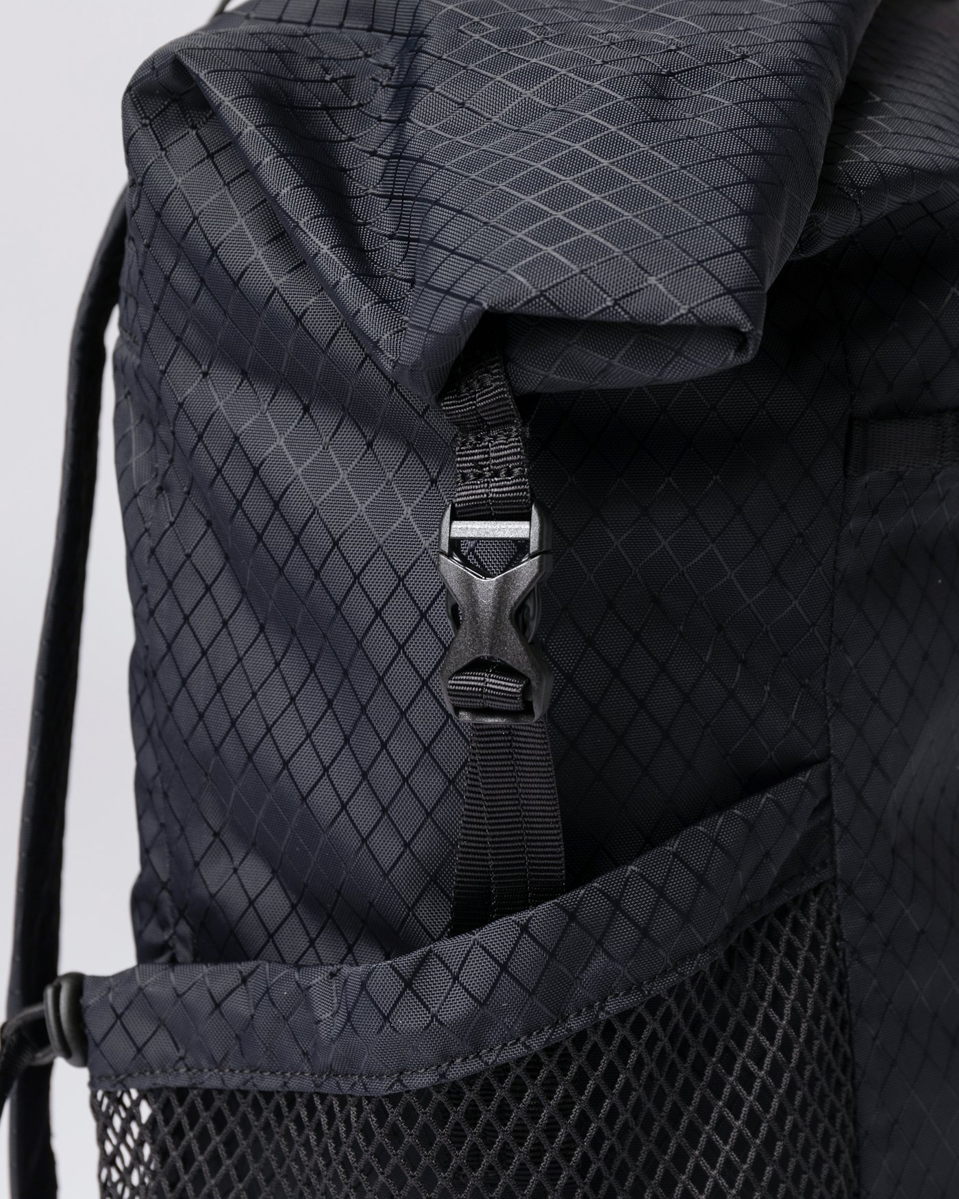 Nils is in color black (4 of 8)