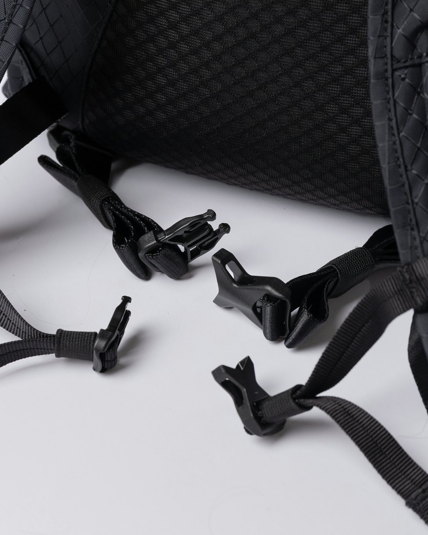 Nils is in color black (5 of 8)