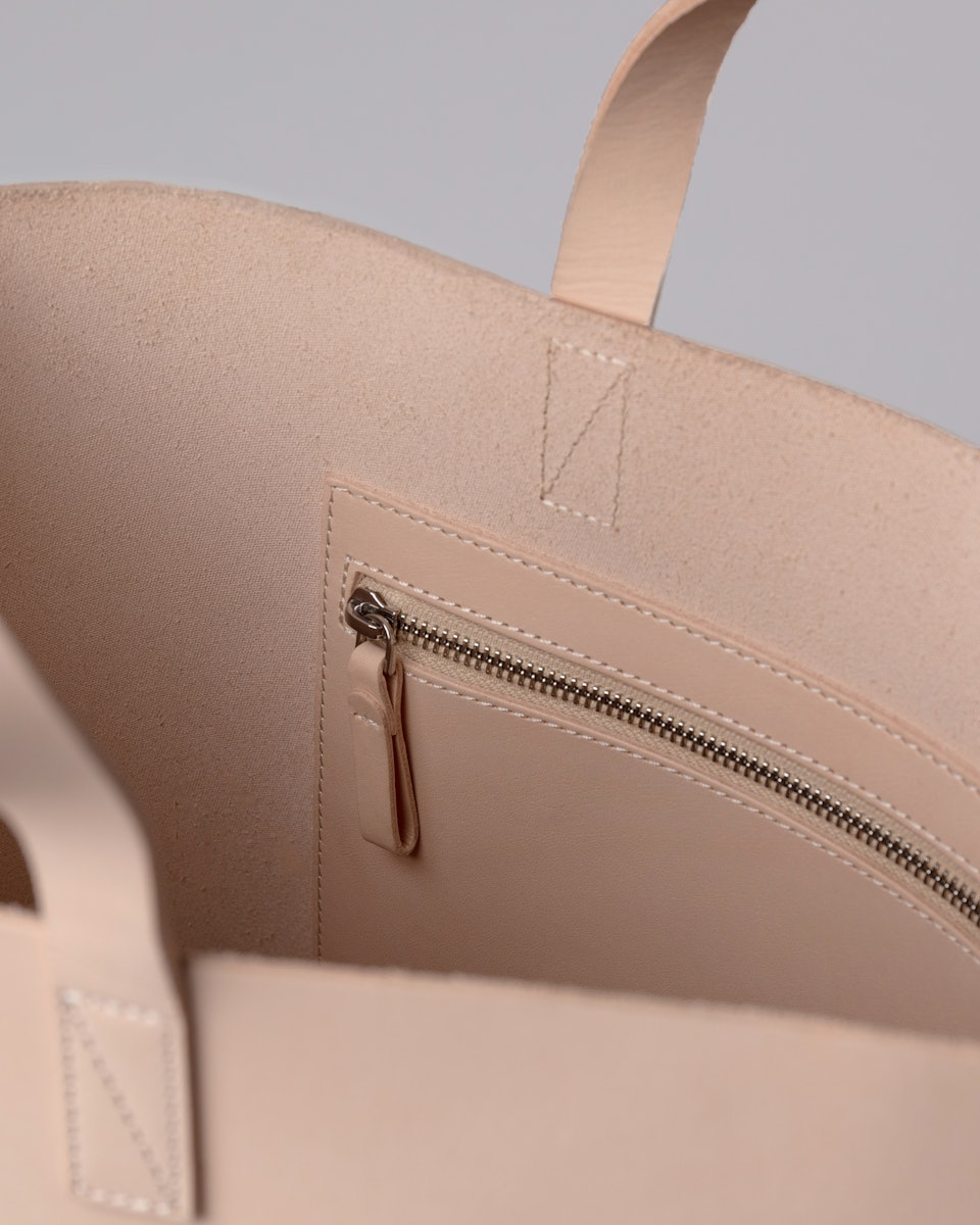 Gerry belongs to the category Shoulder bags and is in color natural leather (4 of 7)
