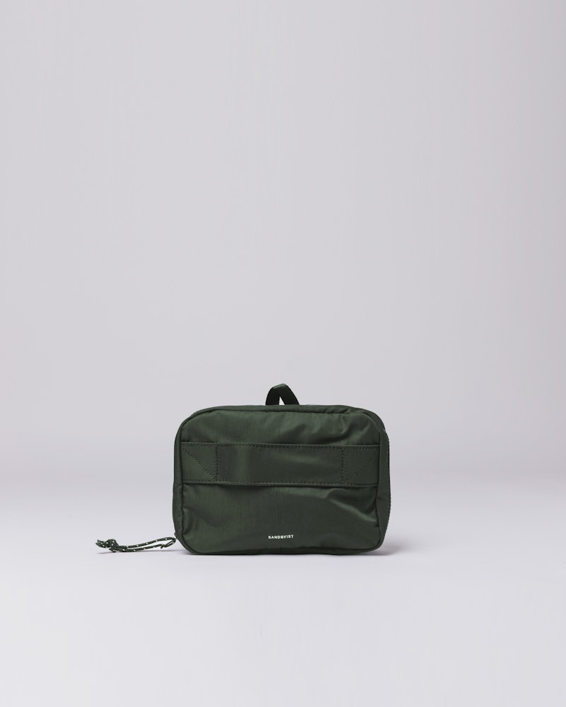 Everyday wash bag appartient à la catégorie Shop et est en couleur lichen green