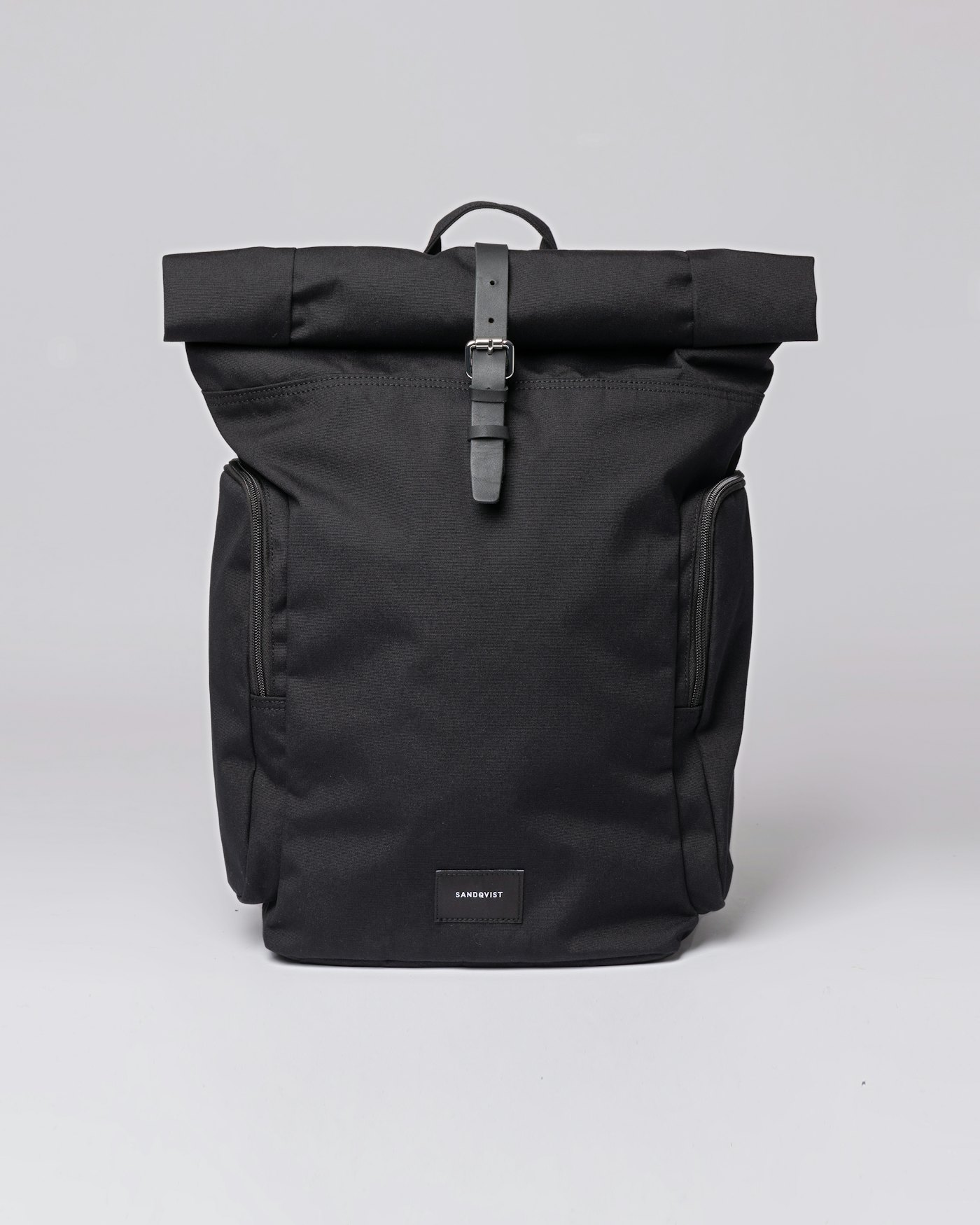 Axel är i färgen svart (1 av 7)