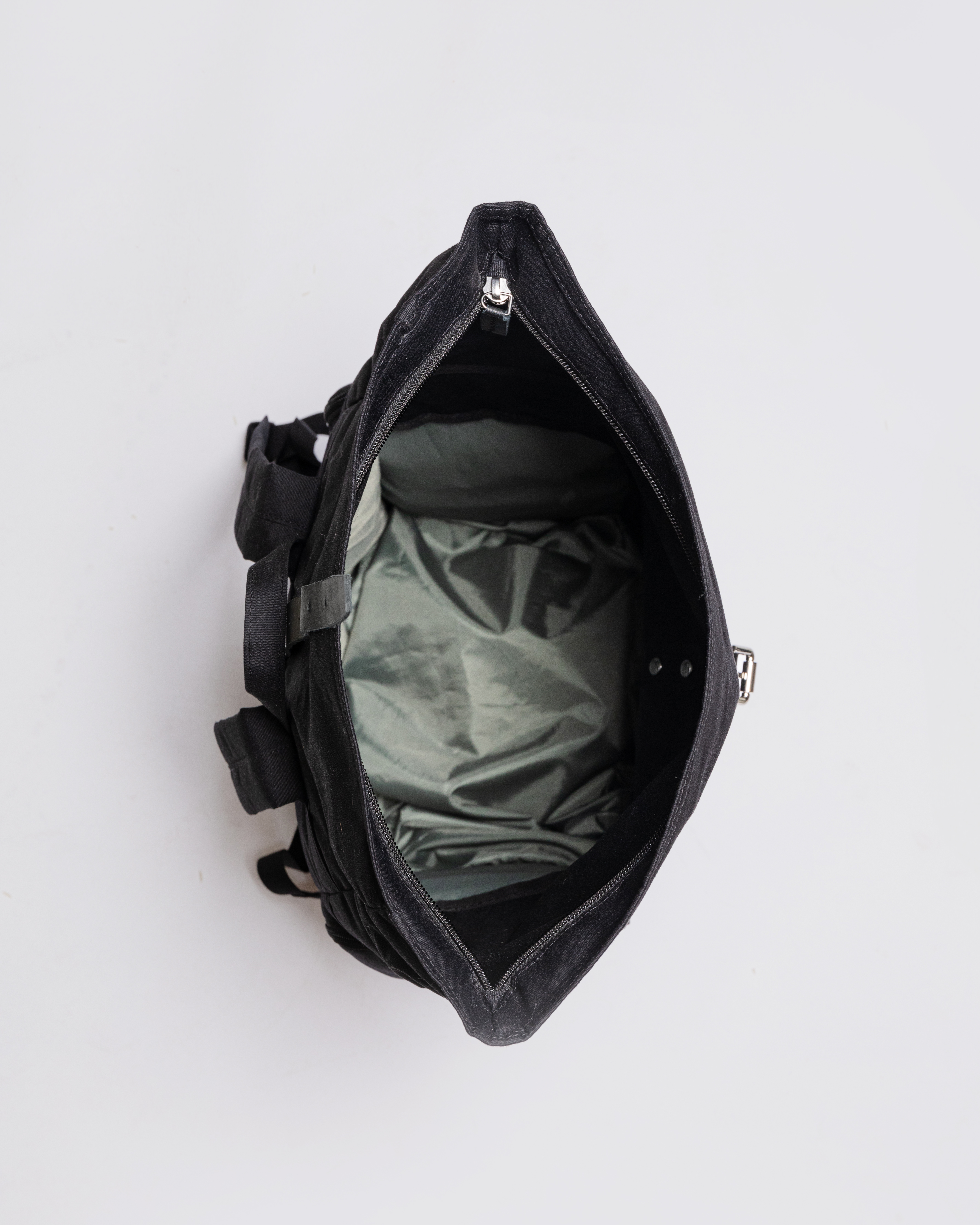 Axel är i färgen svart (4 av 7)