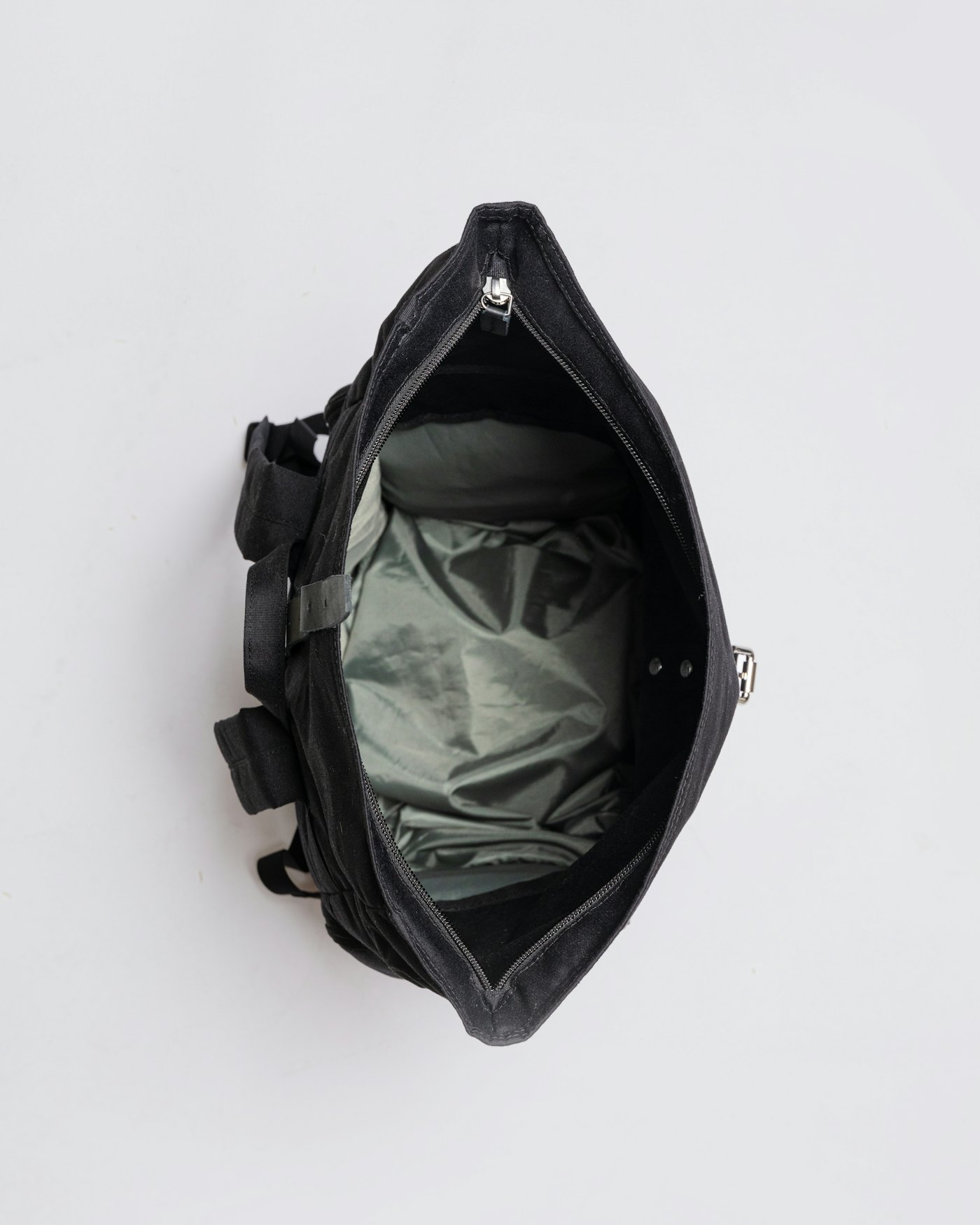 Axel är i färgen svart (4 av 7)