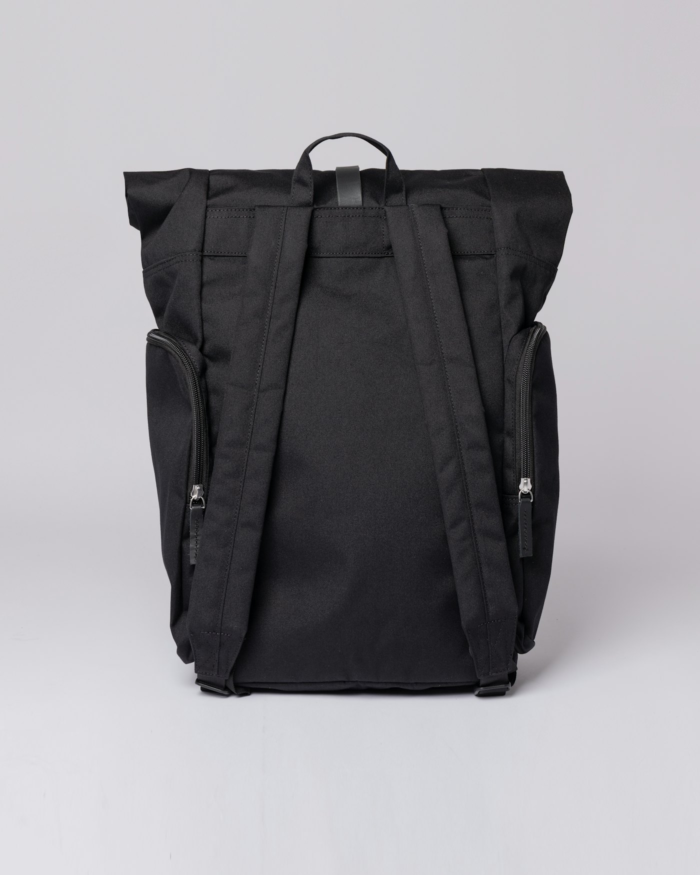 Axel är i färgen svart (2 av 7)