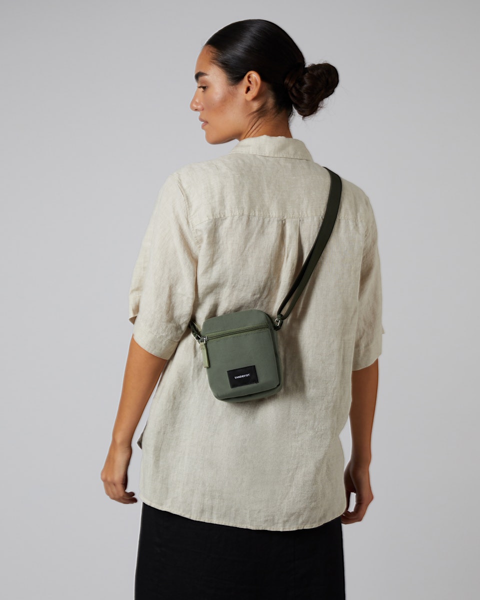 Sixten vegan belongs to the category Shoulder bags and is in color clover green (5 of 5)
