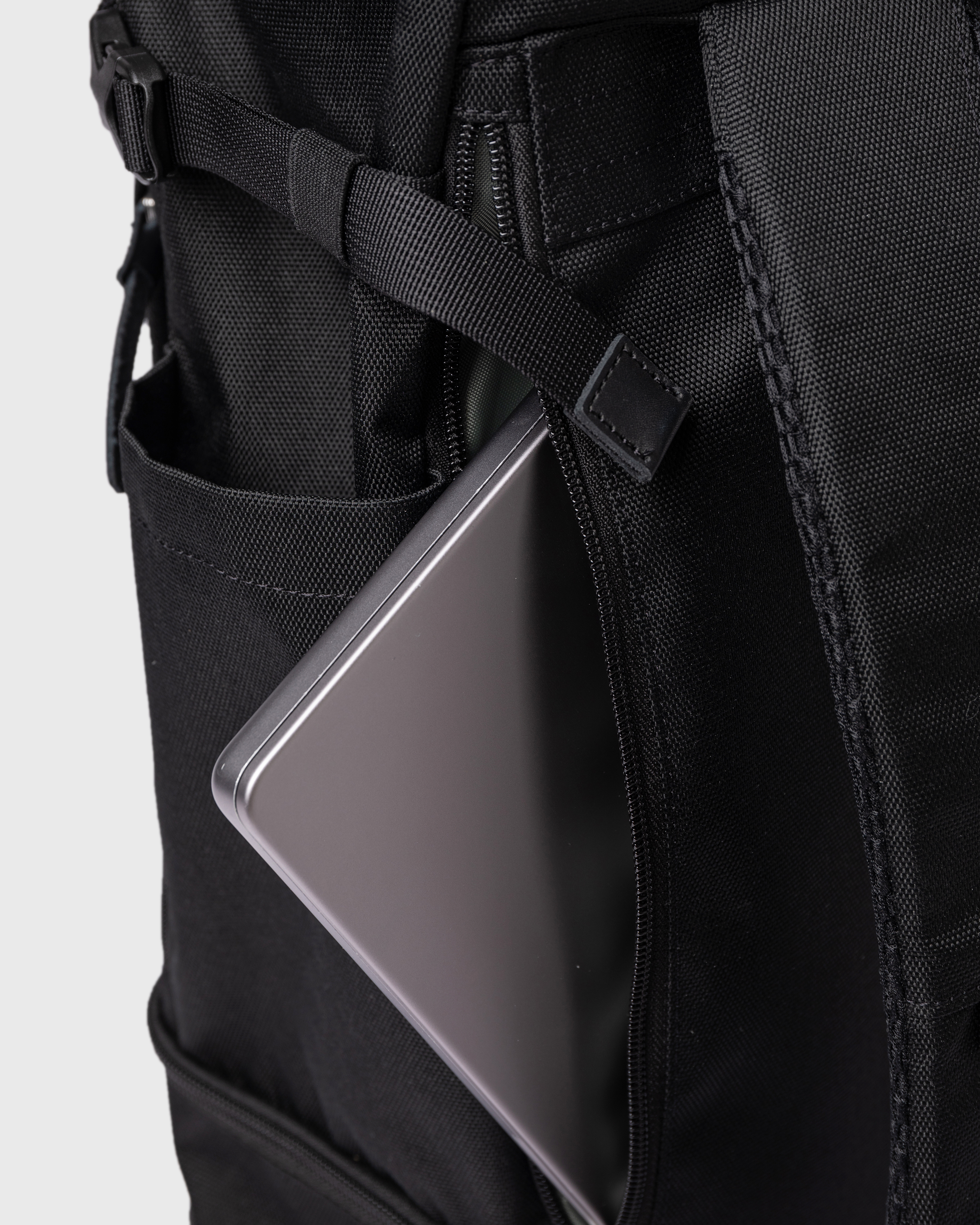 バックパック・リュック SANDQVIST Women Backpacks ALDE SQA2179 BLACK Black Sandqvist Alde Backpack in Black | eightywingold - Official