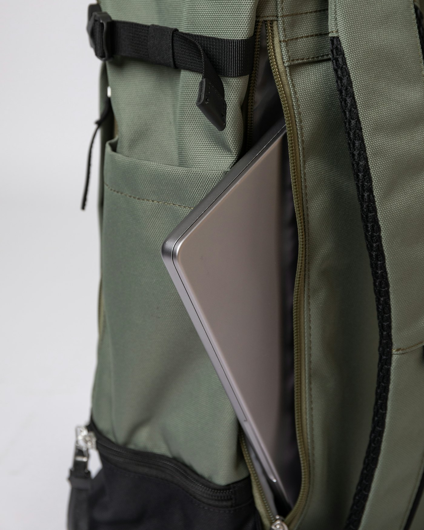 Alde is in color multi clover green (9 of 14)