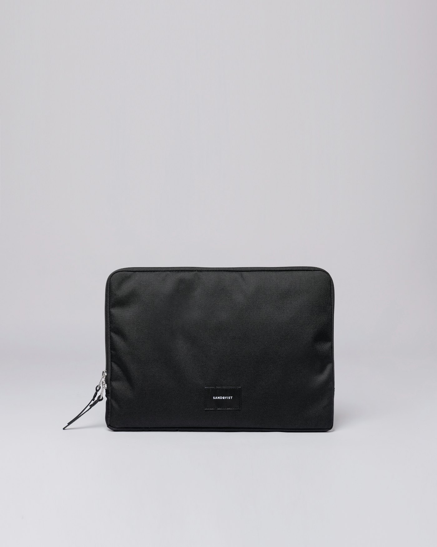 Laptop sleeve är i färgen svart (1 av 6)