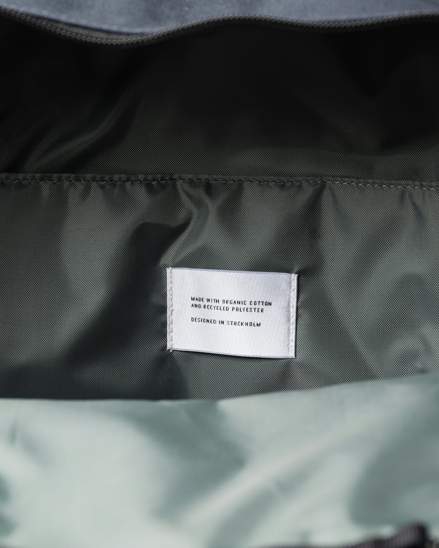 August est en couleur navy with black webbing (4 de 5)