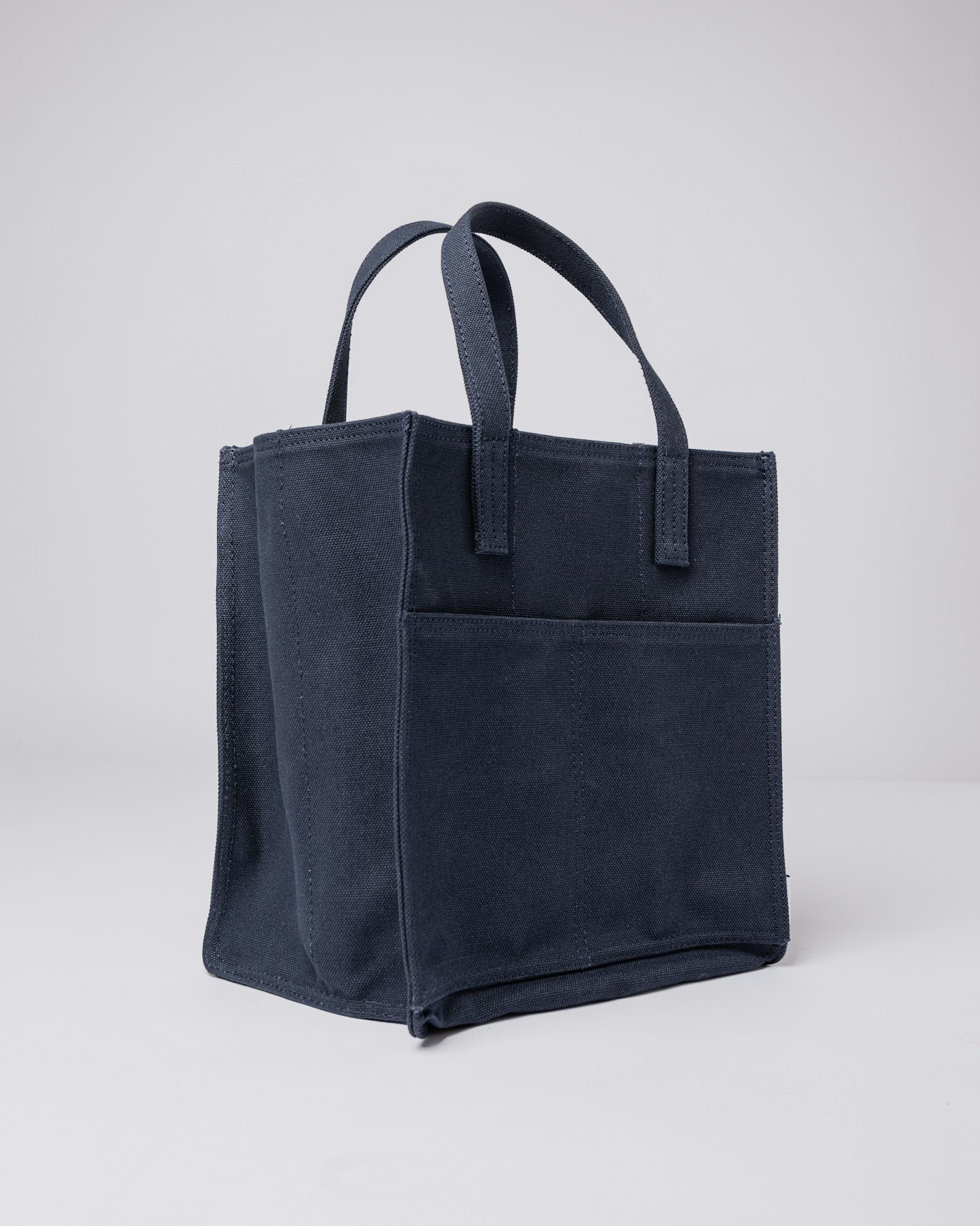 Bottle bag är i färgen navy (3 av 4)