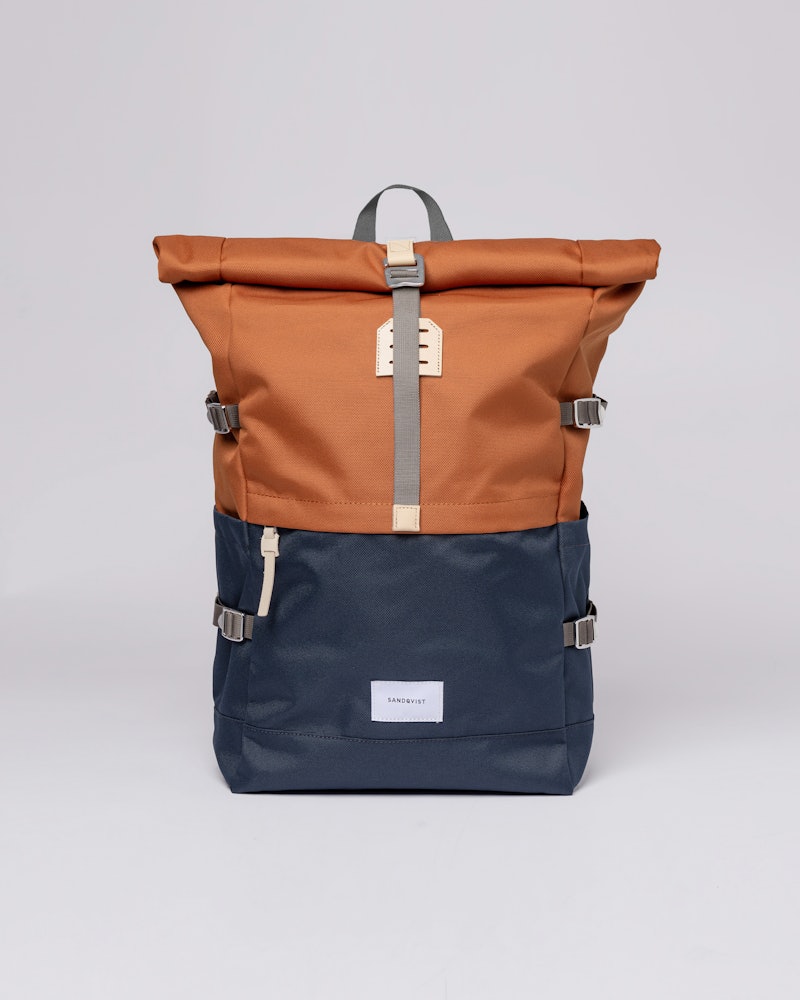 Bernt belongs to the category Backpacks and is in color multi fox red