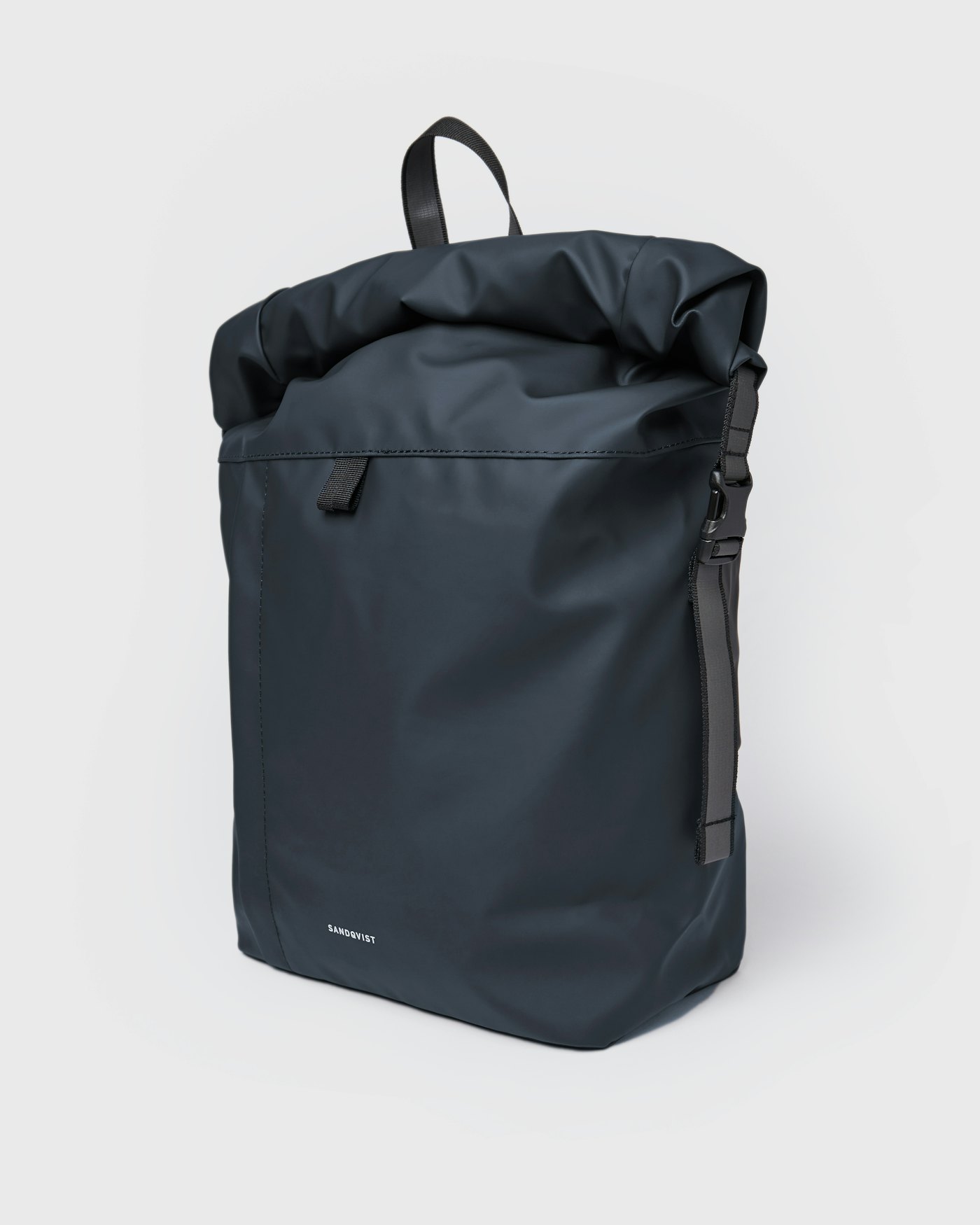 Konrad est en couleur bleu marine (3 de 9)