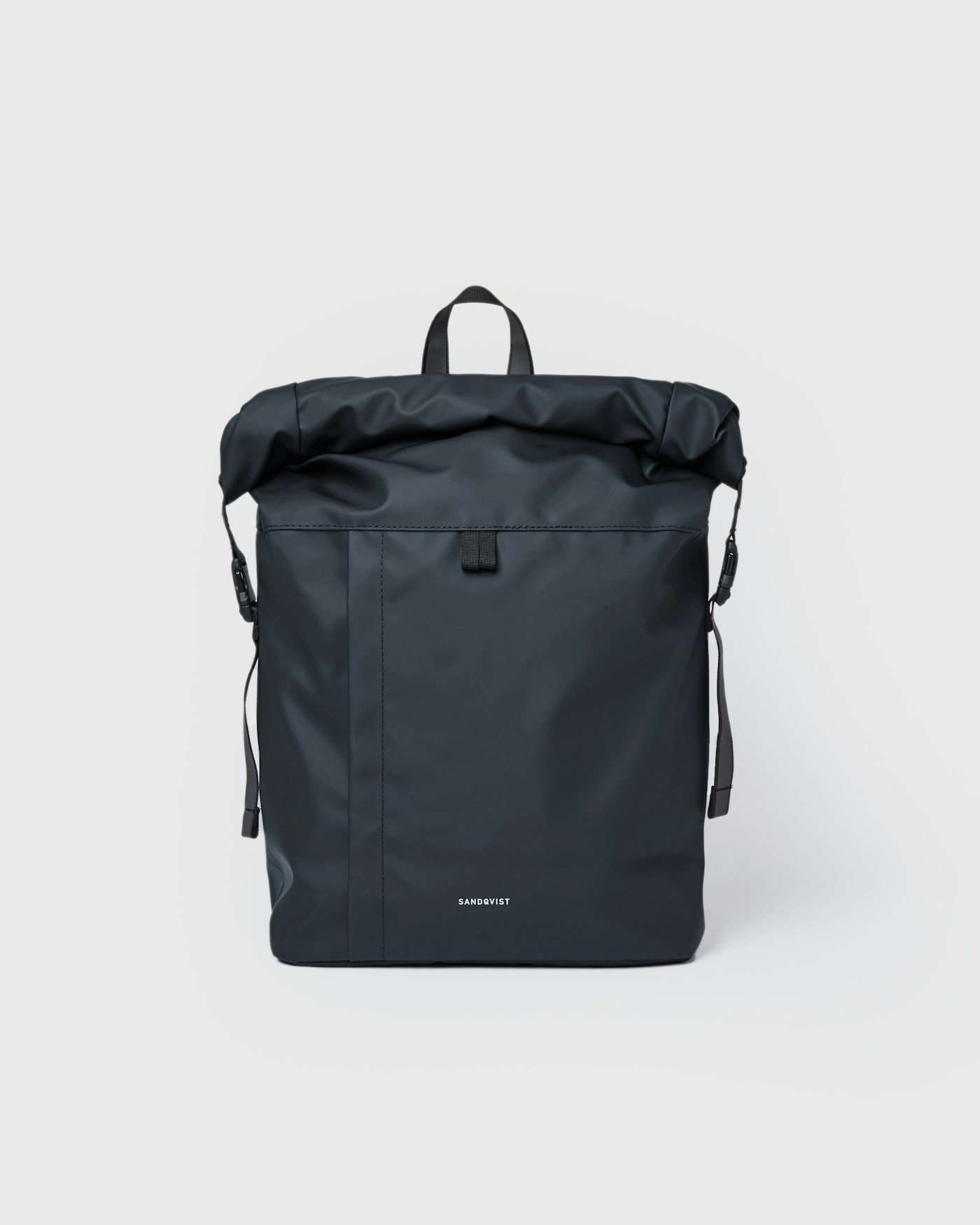 Konrad est en couleur bleu marine (1 de 9)