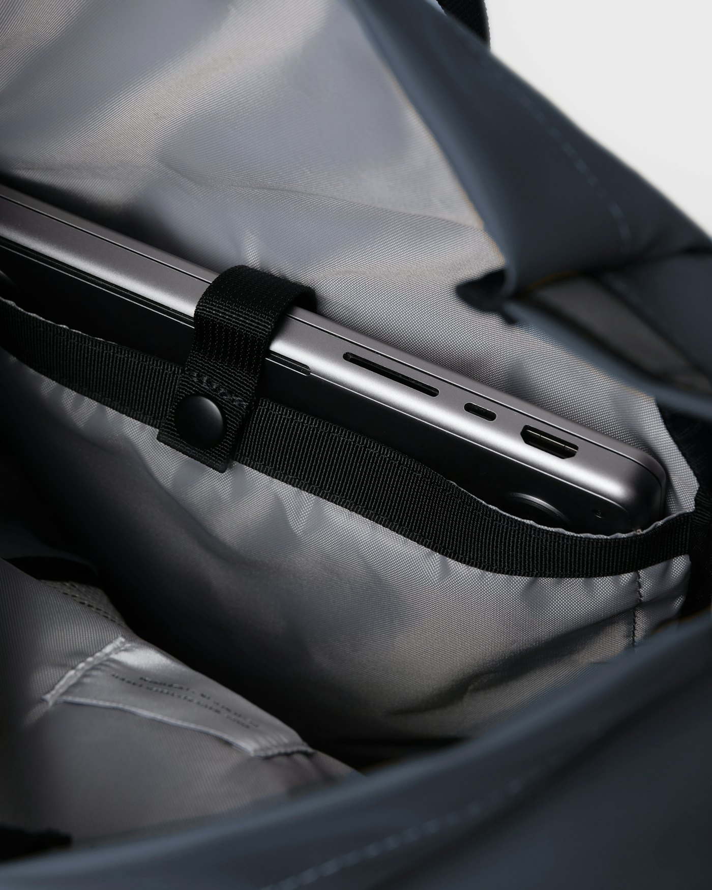 Ruben 2.0 is in color navy (7 of 10)