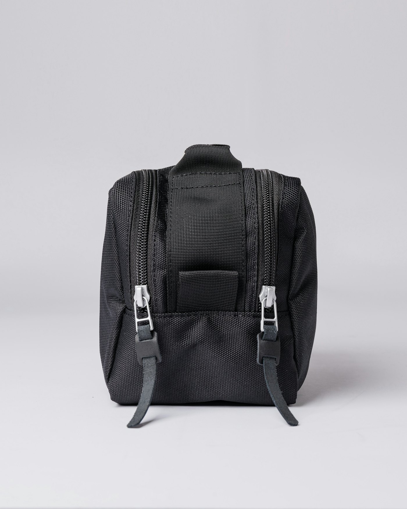 Gunnar is in color black with black leather (4 of 7)