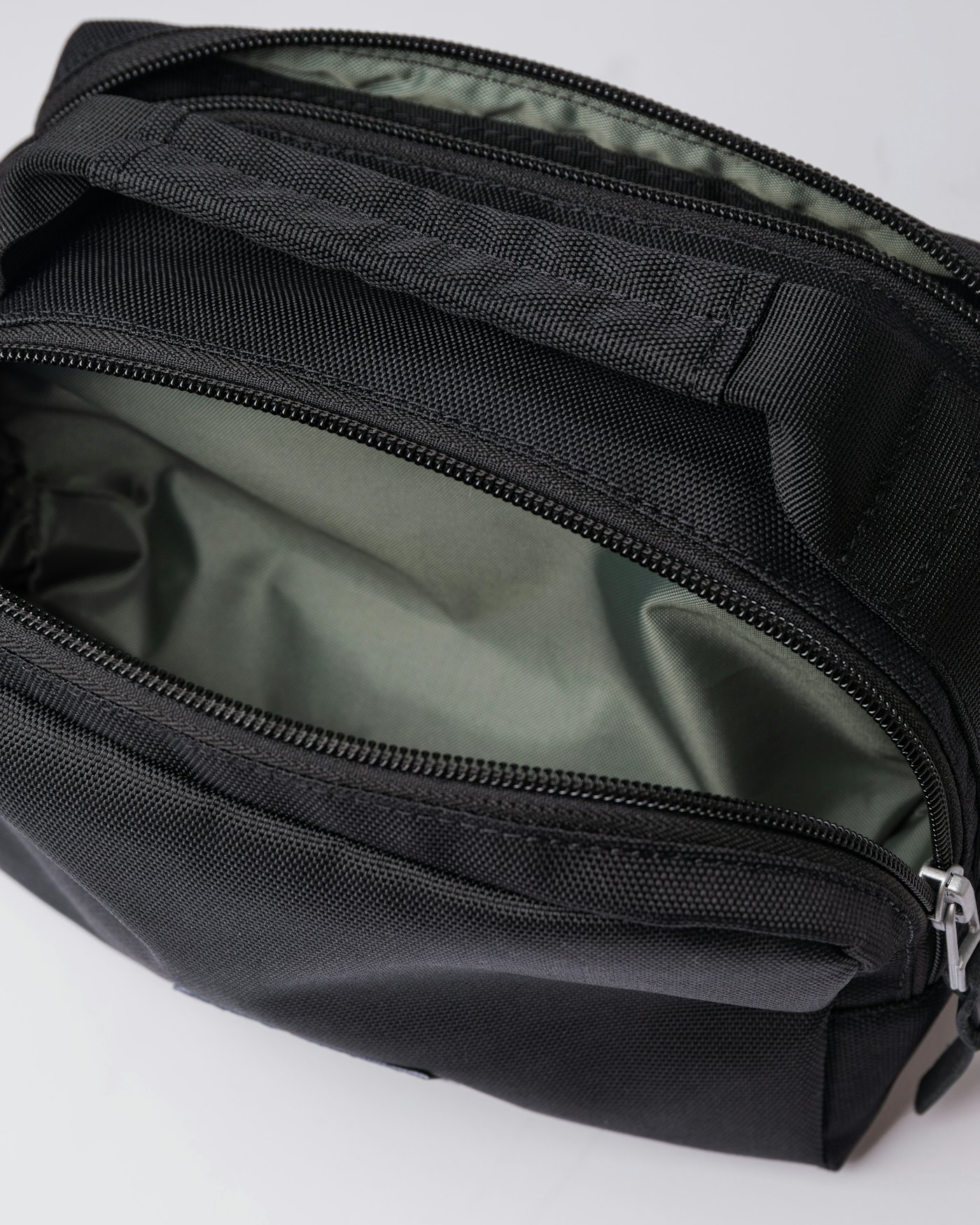 Gunnar is in color black with black leather (5 of 7)