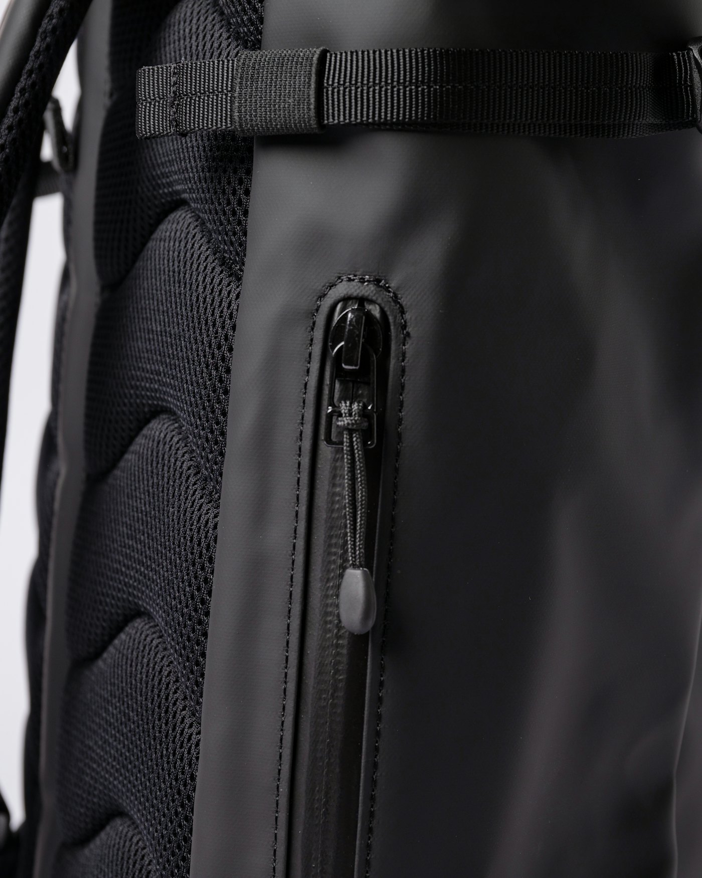 Arnold ist farbig schwarz (3 oder 11)